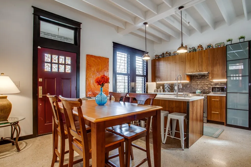 Condominium For Rent in Dallas County , 1038 Kings Highway 1, Dallas, Texas 75208, 2 Bedroom, 3 Bathroom, 1 Garage spaces, 1,574 Sqft, built in 2015, mls#21383877, Real Estate Agent in Dallas, Homes For Rent in Dallas county, Homes For Rent in Dallas, Realtor in Dallas Texas, Real Estate Brokerage Independent Realty Texas, Luminita Cordes Realtor