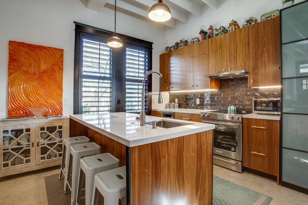 Condominium For Rent in Dallas County , 1038 Kings Highway 1, Dallas, Texas 75208, 2 Bedroom, 3 Bathroom, 1 Garage spaces, 1,574 Sqft, built in 2015, mls#21383877, Real Estate Agent in Dallas, Homes For Rent in Dallas county, Homes For Rent in Dallas, Realtor in Dallas Texas, Real Estate Brokerage Independent Realty Texas, Luminita Cordes Realtor