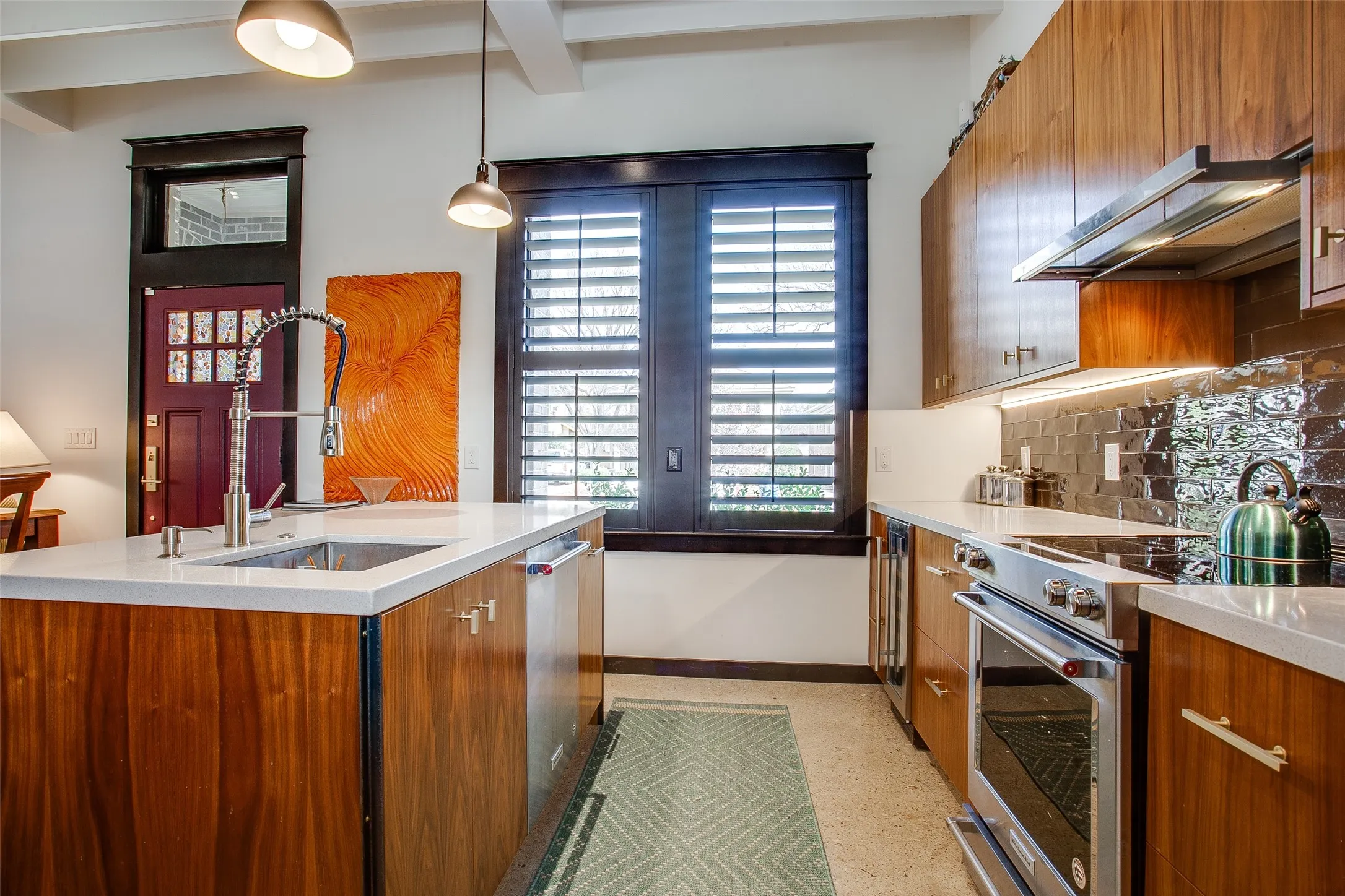 Condominium For Rent in Dallas County , 1038 Kings Highway 1, Dallas, Texas 75208, 2 Bedroom, 3 Bathroom, 1 Garage spaces, 1,574 Sqft, built in 2015, mls#21383877, Real Estate Agent in Dallas, Homes For Rent in Dallas county, Homes For Rent in Dallas, Realtor in Dallas Texas, Real Estate Brokerage Independent Realty Texas, Luminita Cordes Realtor