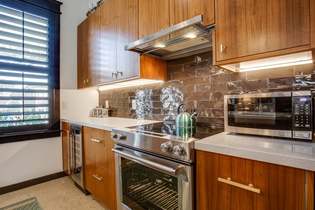 Condominium For Rent in Dallas County , 1038 Kings Highway 1, Dallas, Texas 75208, 2 Bedroom, 3 Bathroom, 1 Garage spaces, 1,574 Sqft, built in 2015, mls#21383877, Real Estate Agent in Dallas, Homes For Rent in Dallas county, Homes For Rent in Dallas, Realtor in Dallas Texas, Real Estate Brokerage Independent Realty Texas, Luminita Cordes Realtor