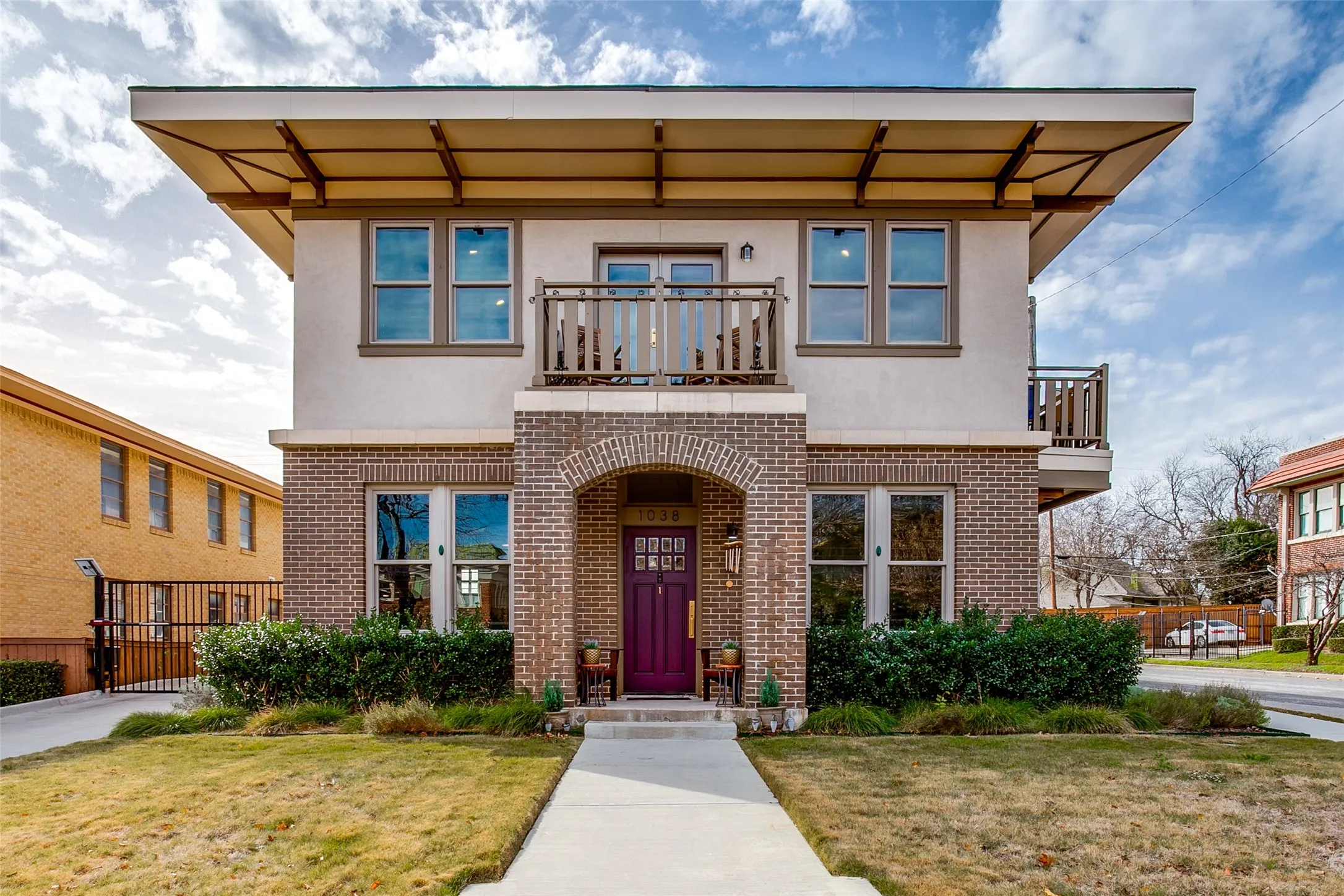Condominium For Rent in Dallas County , 1038 Kings Highway 1, Dallas, Texas 75208, 2 Bedroom, 3 Bathroom, 1 Garage spaces, 1,574 Sqft, built in 2015, mls#21383877, Real Estate Agent in Dallas, Homes For Rent in Dallas county, Homes For Rent in Dallas, Realtor in Dallas Texas, Real Estate Brokerage Independent Realty Texas, Luminita Cordes Realtor