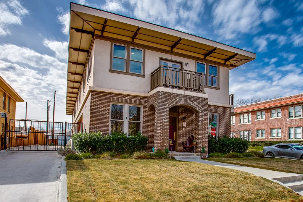 Condominium For Rent in Dallas County , 1038 Kings Highway 1, Dallas, Texas 75208, 2 Bedroom, 3 Bathroom, 1 Garage spaces, 1,574 Sqft, built in 2015, mls#21383877, Real Estate Agent in Dallas, Homes For Rent in Dallas county, Homes For Rent in Dallas, Realtor in Dallas Texas, Real Estate Brokerage Independent Realty Texas, Luminita Cordes Realtor