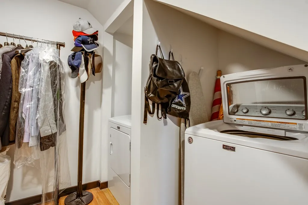 Condominium For Rent in Dallas County , 1038 Kings Highway 1, Dallas, Texas 75208, 2 Bedroom, 3 Bathroom, 1 Garage spaces, 1,574 Sqft, built in 2015, mls#21383877, Real Estate Agent in Dallas, Homes For Rent in Dallas county, Homes For Rent in Dallas, Realtor in Dallas Texas, Real Estate Brokerage Independent Realty Texas, Luminita Cordes Realtor