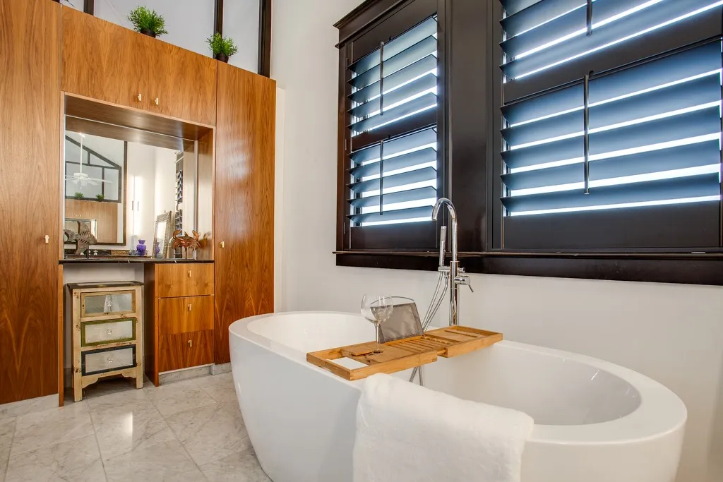 Condominium For Rent in Dallas County , 1038 Kings Highway 1, Dallas, Texas 75208, 2 Bedroom, 3 Bathroom, 1 Garage spaces, 1,574 Sqft, built in 2015, mls#21383877, Real Estate Agent in Dallas, Homes For Rent in Dallas county, Homes For Rent in Dallas, Realtor in Dallas Texas, Real Estate Brokerage Independent Realty Texas, Luminita Cordes Realtor