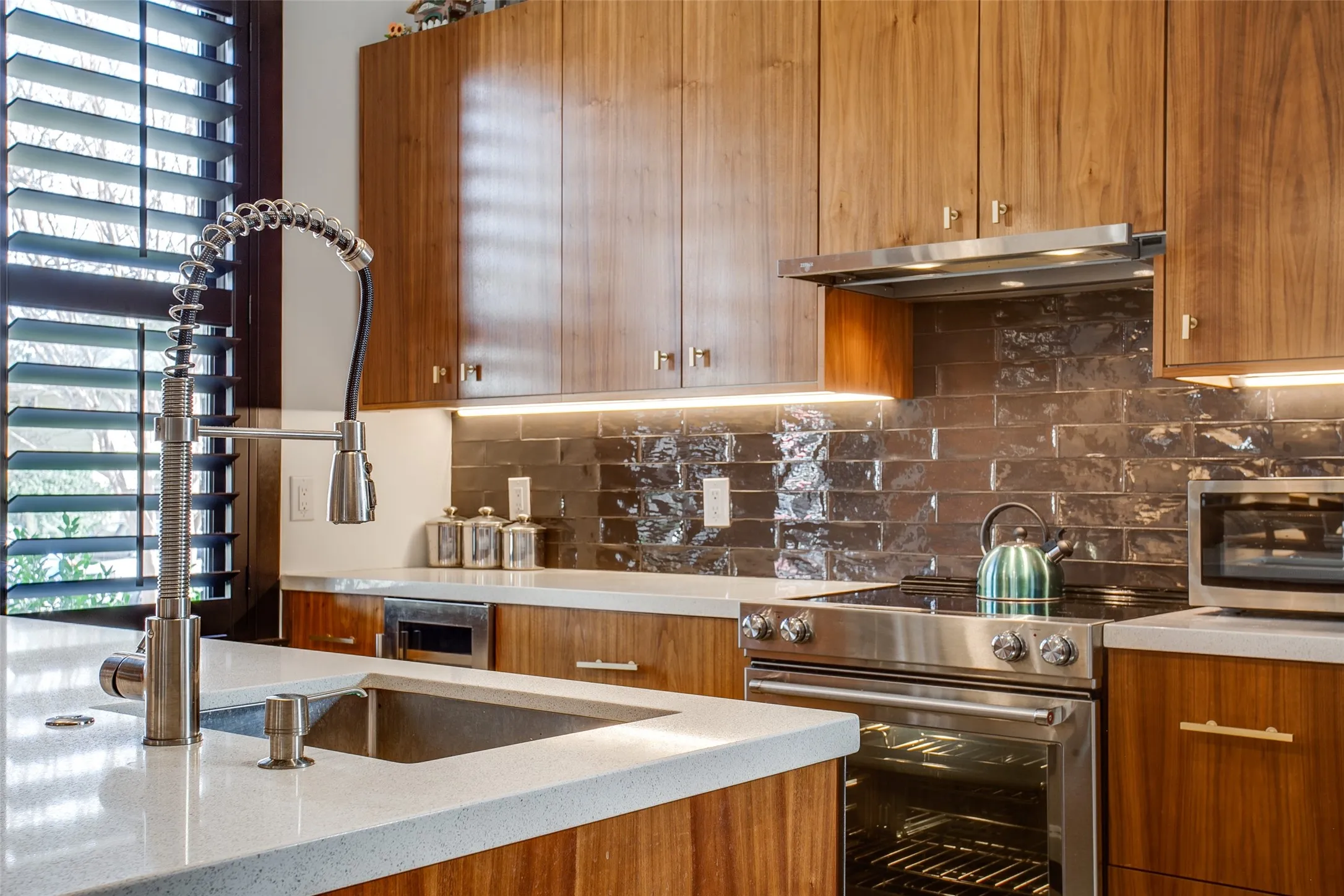 Condominium For Rent in Dallas County , 1038 Kings Highway 1, Dallas, Texas 75208, 2 Bedroom, 3 Bathroom, 1 Garage spaces, 1,574 Sqft, built in 2015, mls#21383877, Real Estate Agent in Dallas, Homes For Rent in Dallas county, Homes For Rent in Dallas, Realtor in Dallas Texas, Real Estate Brokerage Independent Realty Texas, Luminita Cordes Realtor