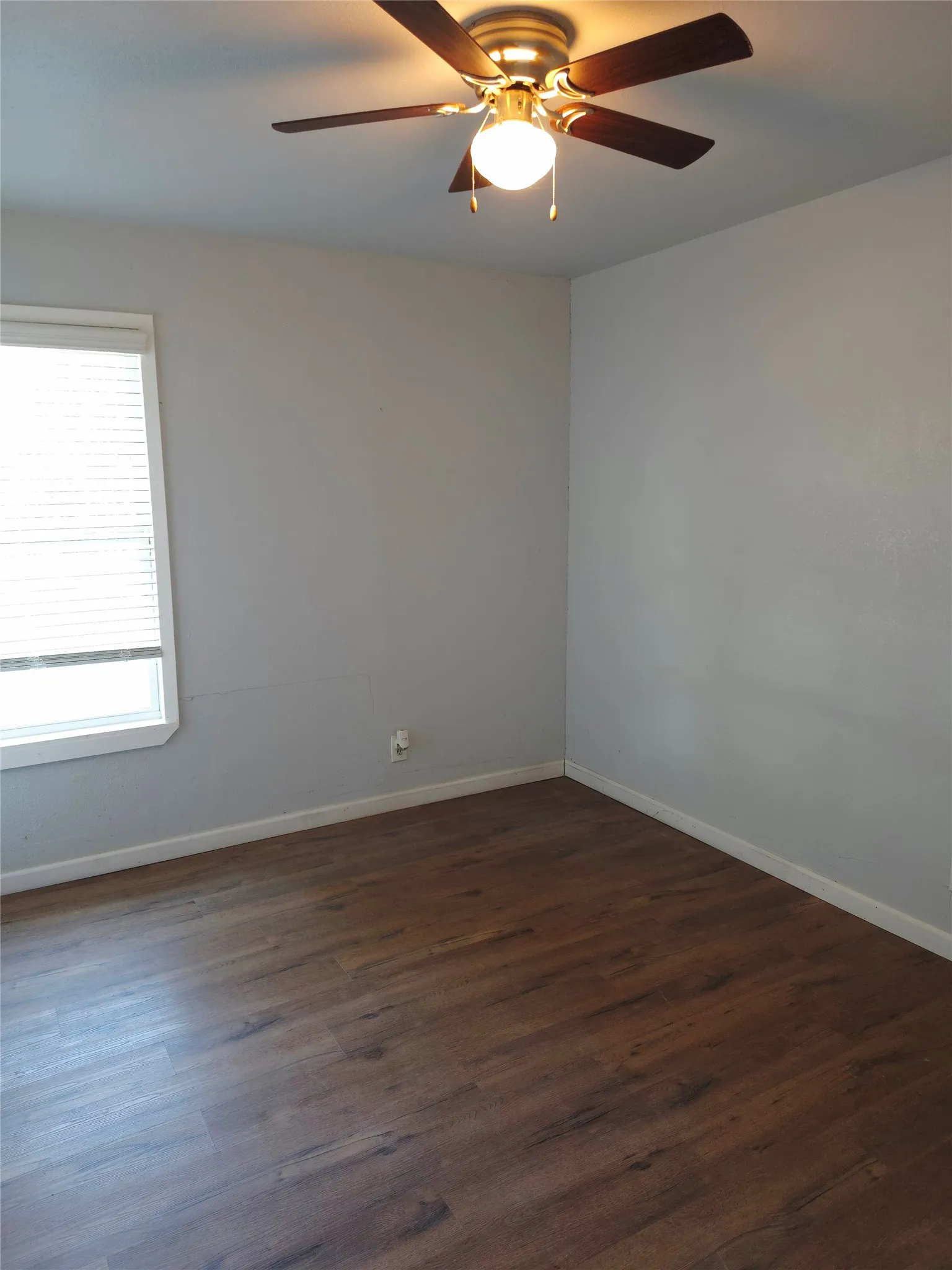 Single Family Residence For Sale in Fannin County , 1309 S 6th Street, Bonham, Texas 75418, 3 Bedroom, 1 Bathroom, Garage spaces, 960 Sqft, built in 1985, mls#21383531, Real Estate Agent in Bonham, Homes For Sale in Fannin county, Homes For Sale in Bonham, Realtor in Bonham Texas, Real Estate Brokerage Independent Realty Texas, Luminita Cordes Realtor