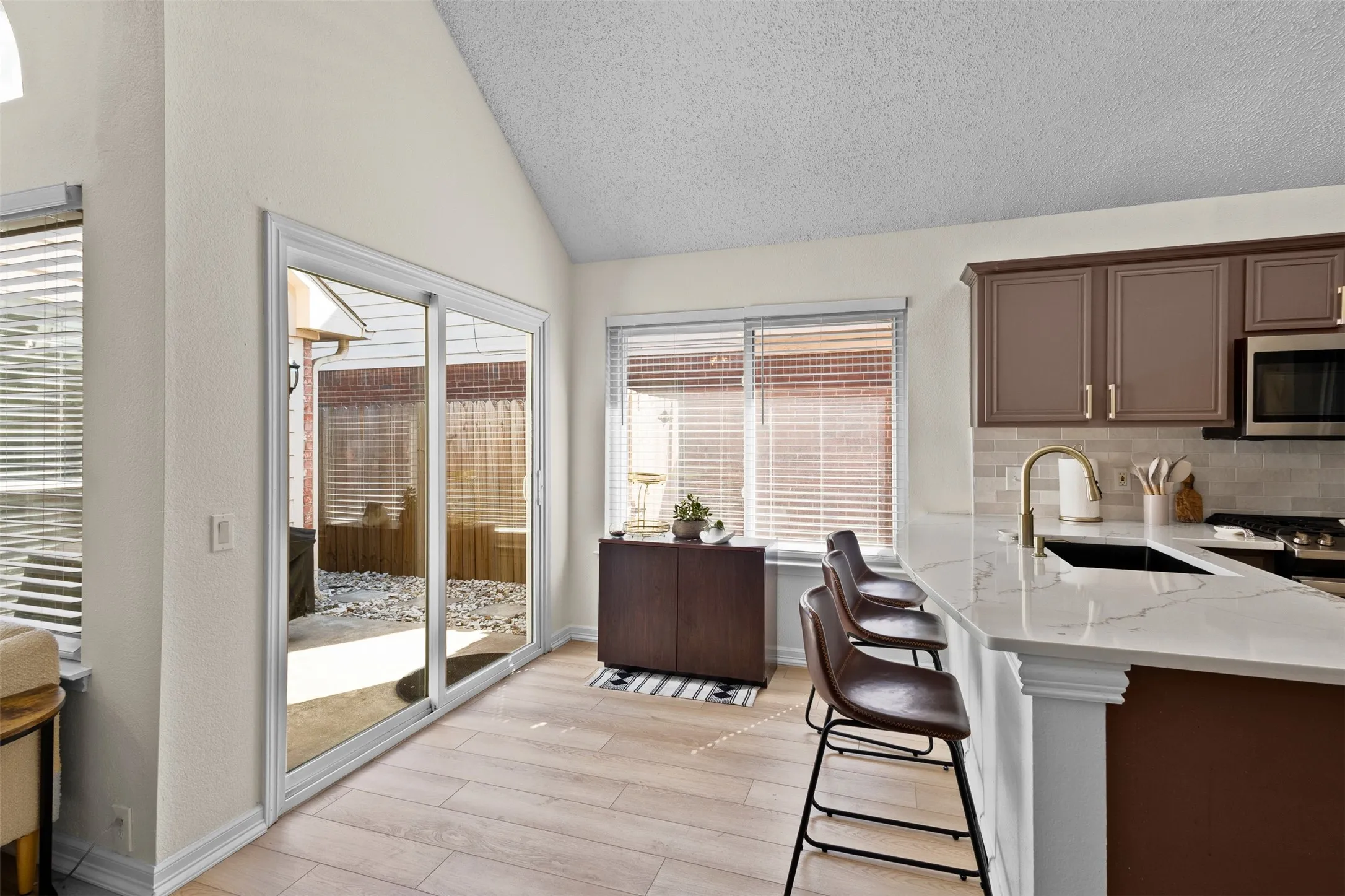 Single Family Residence For Sale in Tarrant County , 4729 Grant Park Avenue, Fort Worth, Texas 76137, 4 Bedroom, 2 Bathroom, 2 Garage spaces, 1,886 Sqft, built in 1996, mls#21381280, Real Estate Agent in Fort Worth, Homes For Sale in Tarrant county, Homes For Sale in Fort Worth, Realtor in Fort Worth Texas, Real Estate Brokerage Independent Realty Texas, Luminita Cordes Realtor