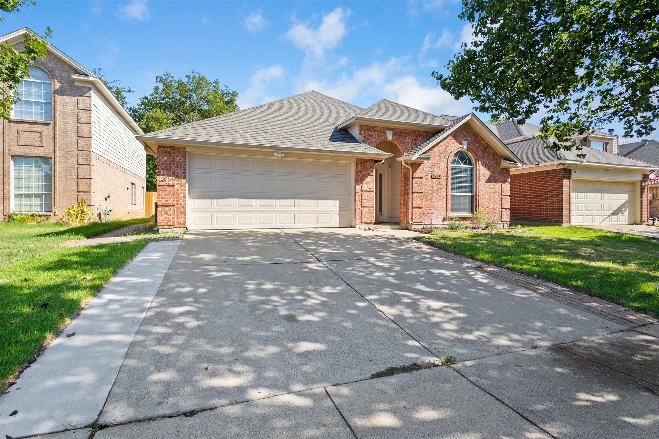 Single Family Residence For Sale in Tarrant County , 4729 Grant Park Avenue, Fort Worth, Texas 76137, 4 Bedroom, 2 Bathroom, 2 Garage spaces, 1,886 Sqft, built in 1996, mls#21381280, Real Estate Agent in Fort Worth, Homes For Sale in Tarrant county, Homes For Sale in Fort Worth, Realtor in Fort Worth Texas, Real Estate Brokerage Independent Realty Texas, Luminita Cordes Realtor