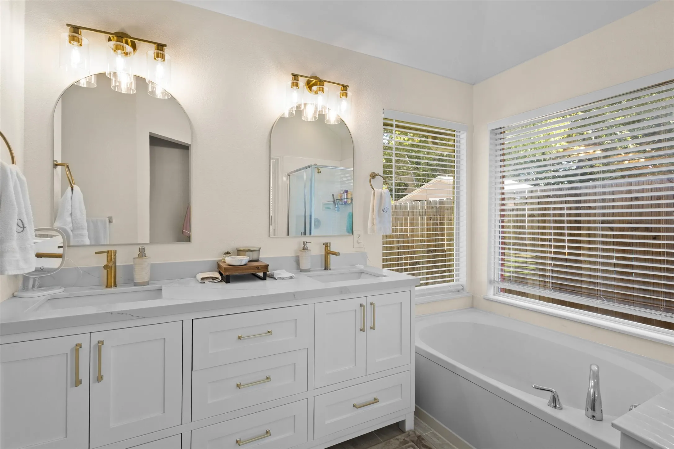 Single Family Residence For Sale in Tarrant County , 4729 Grant Park Avenue, Fort Worth, Texas 76137, 4 Bedroom, 2 Bathroom, 2 Garage spaces, 1,886 Sqft, built in 1996, mls#21381280, Real Estate Agent in Fort Worth, Homes For Sale in Tarrant county, Homes For Sale in Fort Worth, Realtor in Fort Worth Texas, Real Estate Brokerage Independent Realty Texas, Luminita Cordes Realtor