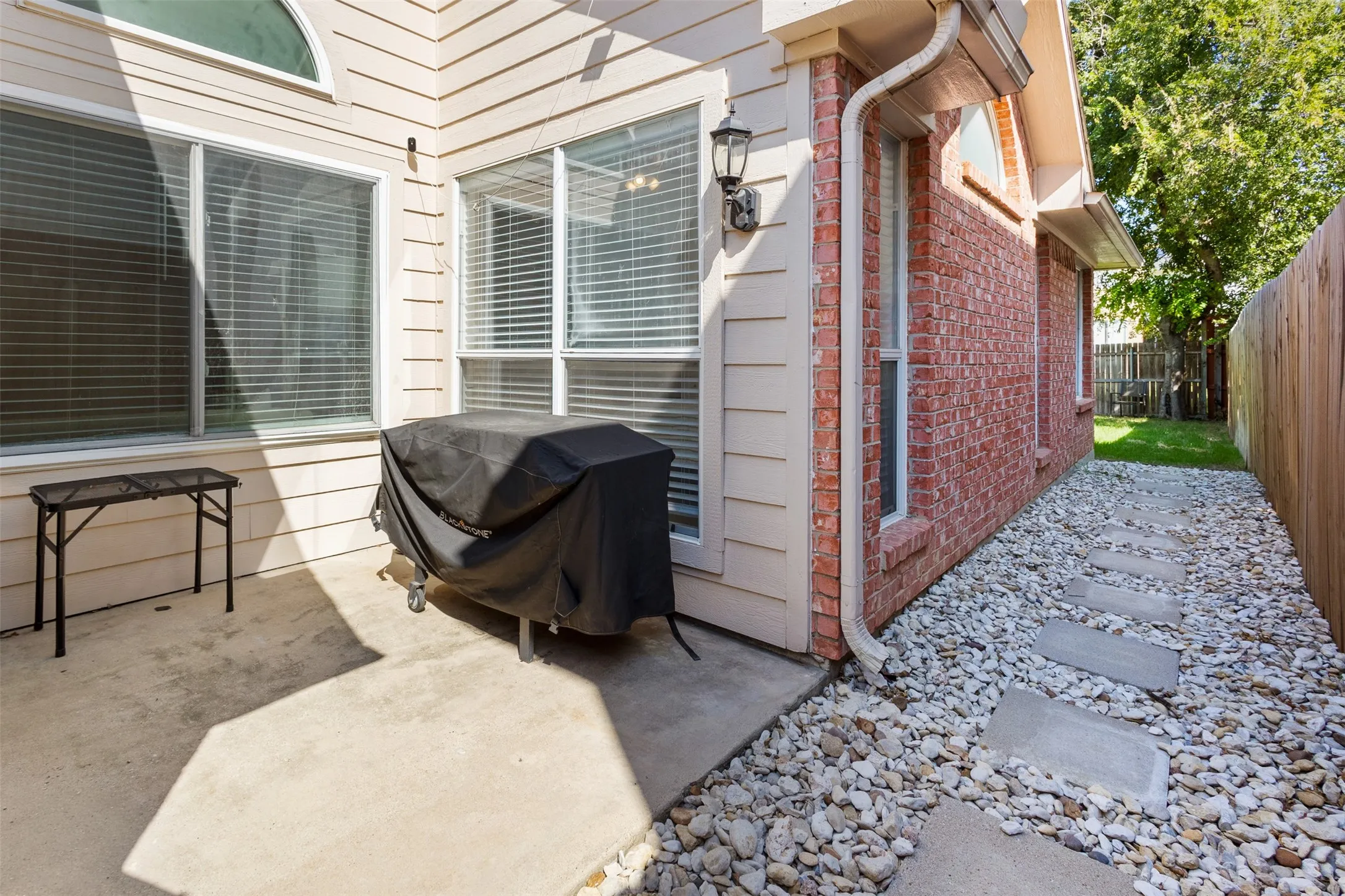 Single Family Residence For Sale in Tarrant County , 4729 Grant Park Avenue, Fort Worth, Texas 76137, 4 Bedroom, 2 Bathroom, 2 Garage spaces, 1,886 Sqft, built in 1996, mls#21381280, Real Estate Agent in Fort Worth, Homes For Sale in Tarrant county, Homes For Sale in Fort Worth, Realtor in Fort Worth Texas, Real Estate Brokerage Independent Realty Texas, Luminita Cordes Realtor
