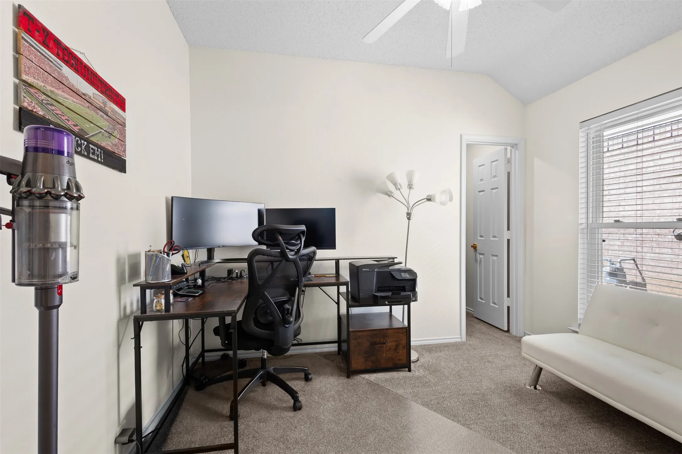 Single Family Residence For Sale in Tarrant County , 4729 Grant Park Avenue, Fort Worth, Texas 76137, 4 Bedroom, 2 Bathroom, 2 Garage spaces, 1,886 Sqft, built in 1996, mls#21381280, Real Estate Agent in Fort Worth, Homes For Sale in Tarrant county, Homes For Sale in Fort Worth, Realtor in Fort Worth Texas, Real Estate Brokerage Independent Realty Texas, Luminita Cordes Realtor