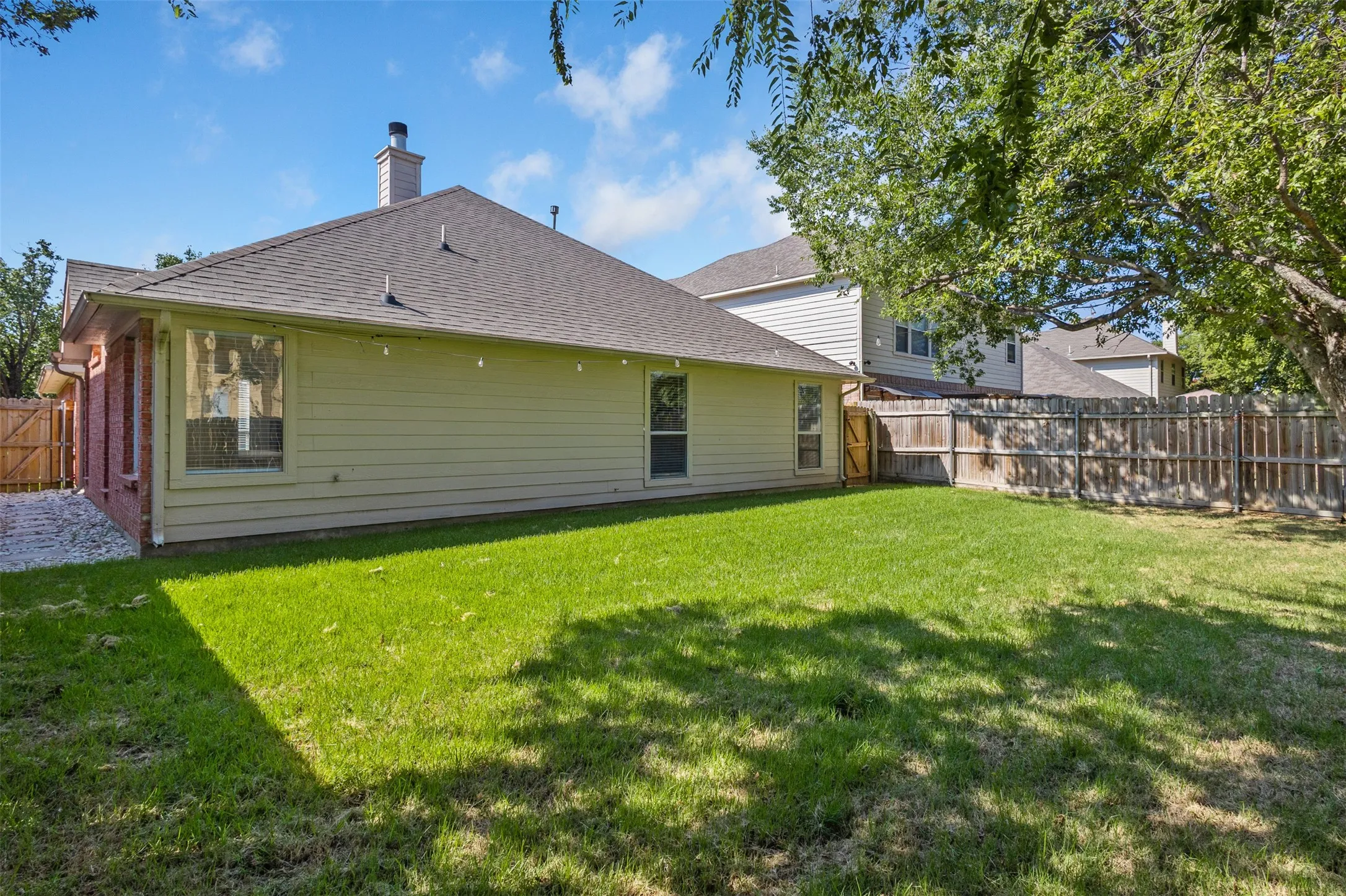 Single Family Residence For Sale in Tarrant County , 4729 Grant Park Avenue, Fort Worth, Texas 76137, 4 Bedroom, 2 Bathroom, 2 Garage spaces, 1,886 Sqft, built in 1996, mls#21381280, Real Estate Agent in Fort Worth, Homes For Sale in Tarrant county, Homes For Sale in Fort Worth, Realtor in Fort Worth Texas, Real Estate Brokerage Independent Realty Texas, Luminita Cordes Realtor