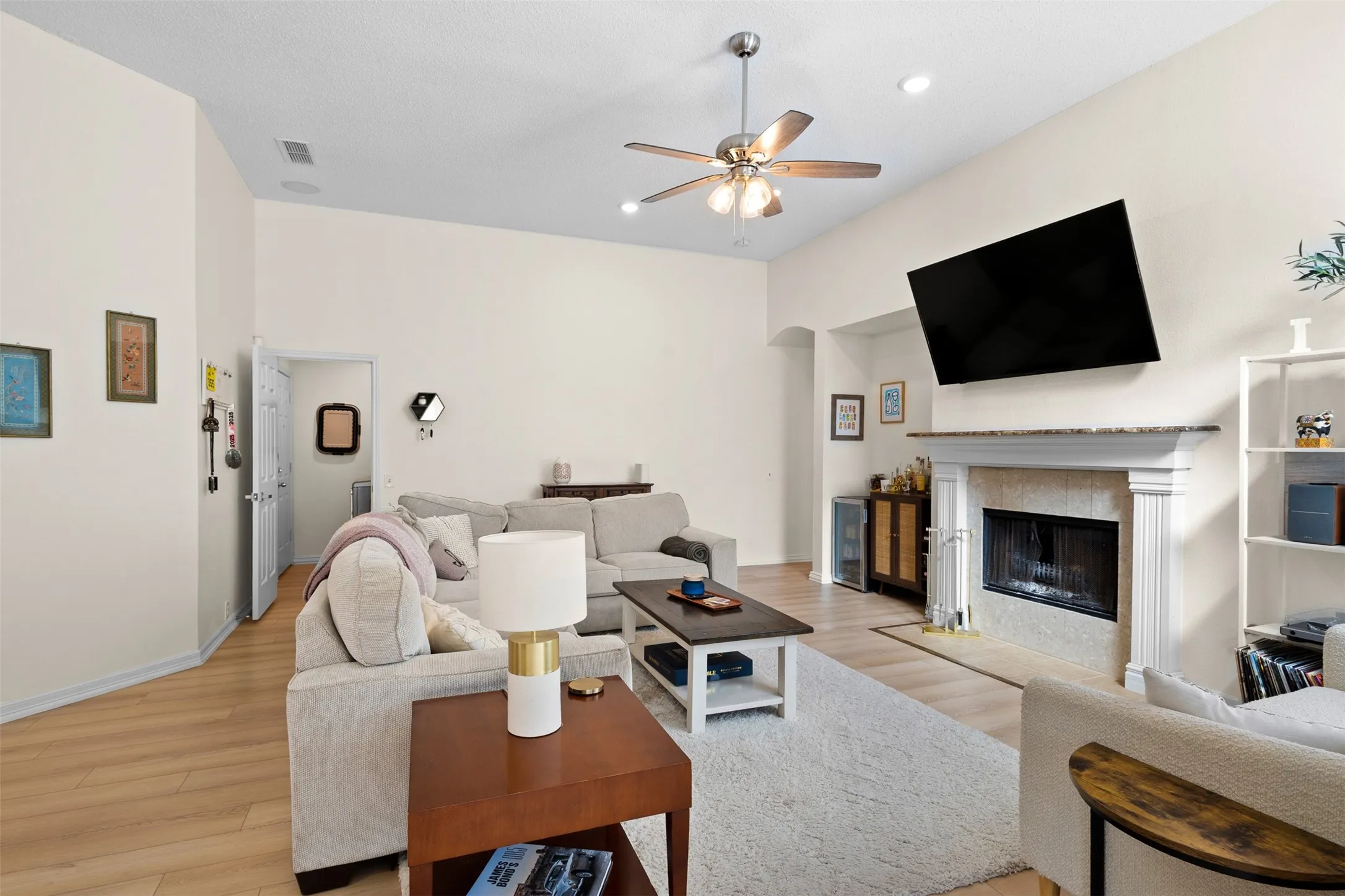 Single Family Residence For Sale in Tarrant County , 4729 Grant Park Avenue, Fort Worth, Texas 76137, 4 Bedroom, 2 Bathroom, 2 Garage spaces, 1,886 Sqft, built in 1996, mls#21381280, Real Estate Agent in Fort Worth, Homes For Sale in Tarrant county, Homes For Sale in Fort Worth, Realtor in Fort Worth Texas, Real Estate Brokerage Independent Realty Texas, Luminita Cordes Realtor