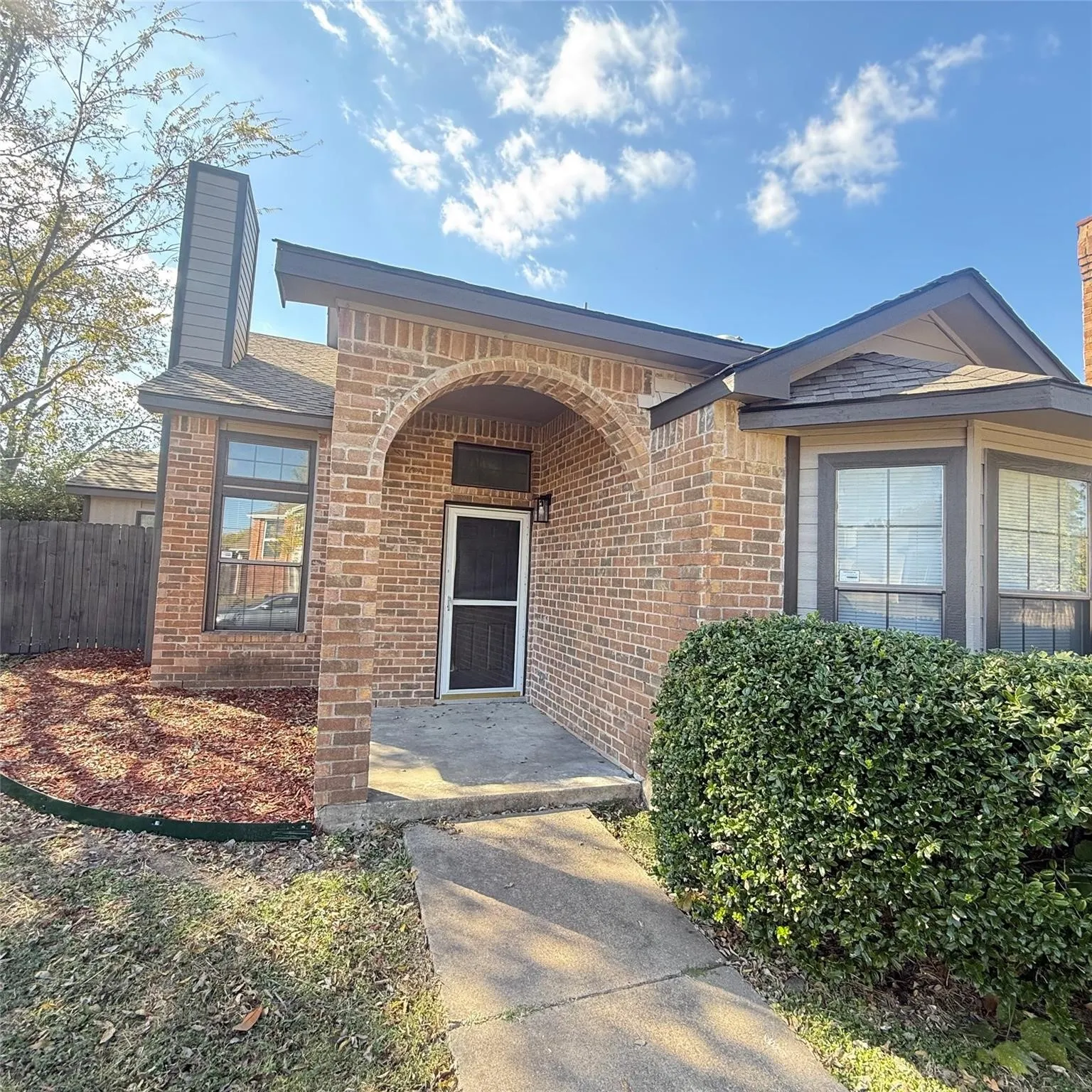 Single Family Residence For Rent in Dallas County , 902 Binbrook Drive, Mesquite, Texas 75149, 3 Bedroom, 2 Bathroom, 2 Garage spaces, 1,143 Sqft, built in 1986, mls#21383876, Real Estate Agent in Mesquite, Homes For Rent in Dallas county, Homes For Rent in Mesquite, Realtor in Mesquite Texas, Real Estate Brokerage Independent Realty Texas, Luminita Cordes Realtor