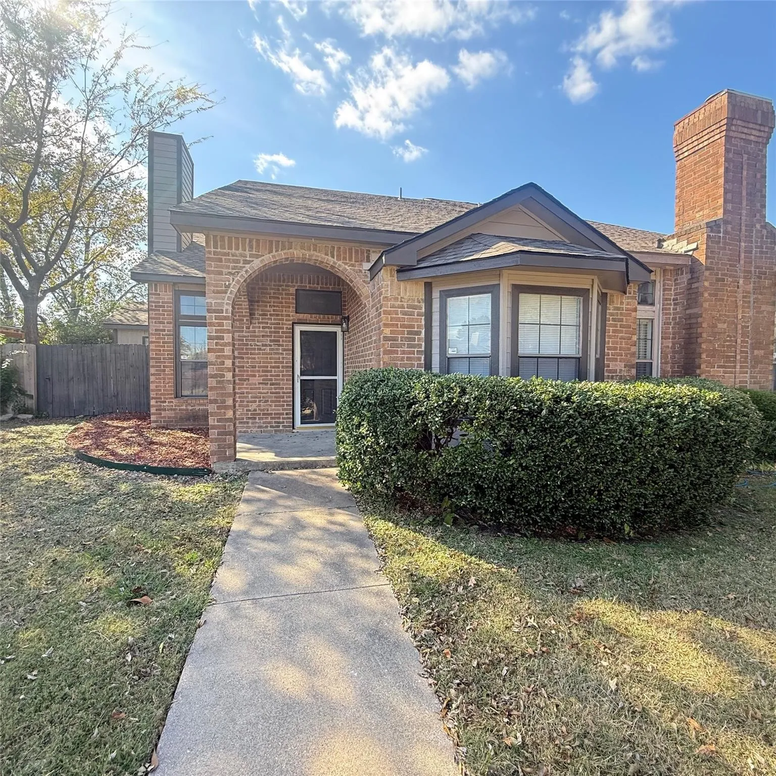 Single Family Residence For Rent in Dallas County , 902 Binbrook Drive, Mesquite, Texas 75149, 3 Bedroom, 2 Bathroom, 2 Garage spaces, 1,143 Sqft, built in 1986, mls#21383876, Real Estate Agent in Mesquite, Homes For Rent in Dallas county, Homes For Rent in Mesquite, Realtor in Mesquite Texas, Real Estate Brokerage Independent Realty Texas, Luminita Cordes Realtor