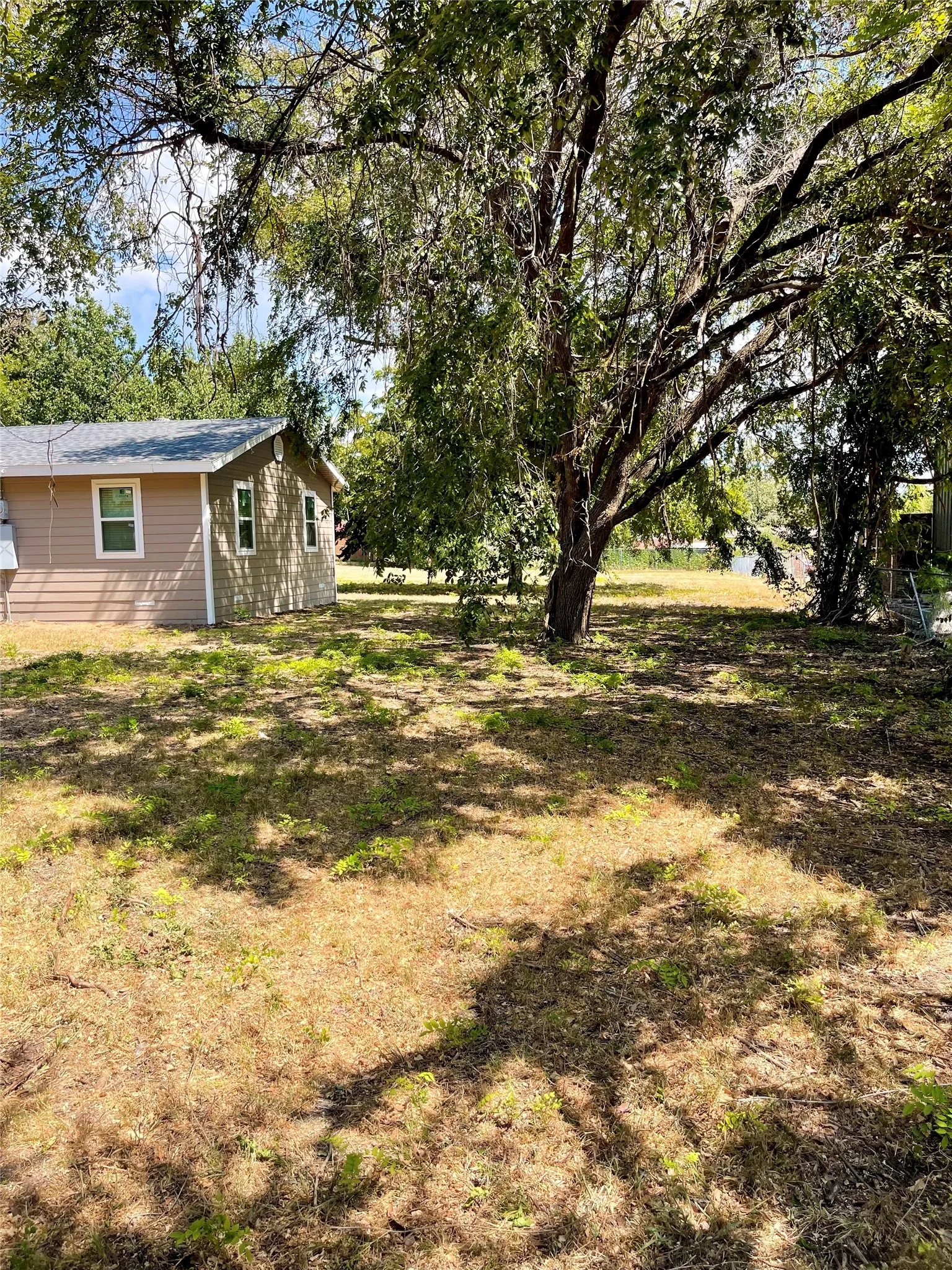 Single Family Residence For Sale in Collin County , 1210 Troy Road, Wylie, Texas 75098, 4 Bedroom, 2 Bathroom, Garage spaces, 1,525 Sqft, built in 1964, mls#21382637, Real Estate Agent in Wylie, Homes For Sale in Collin county, Homes For Sale in Wylie, Realtor in Wylie Texas, Real Estate Brokerage Independent Realty Texas, Luminita Cordes Realtor