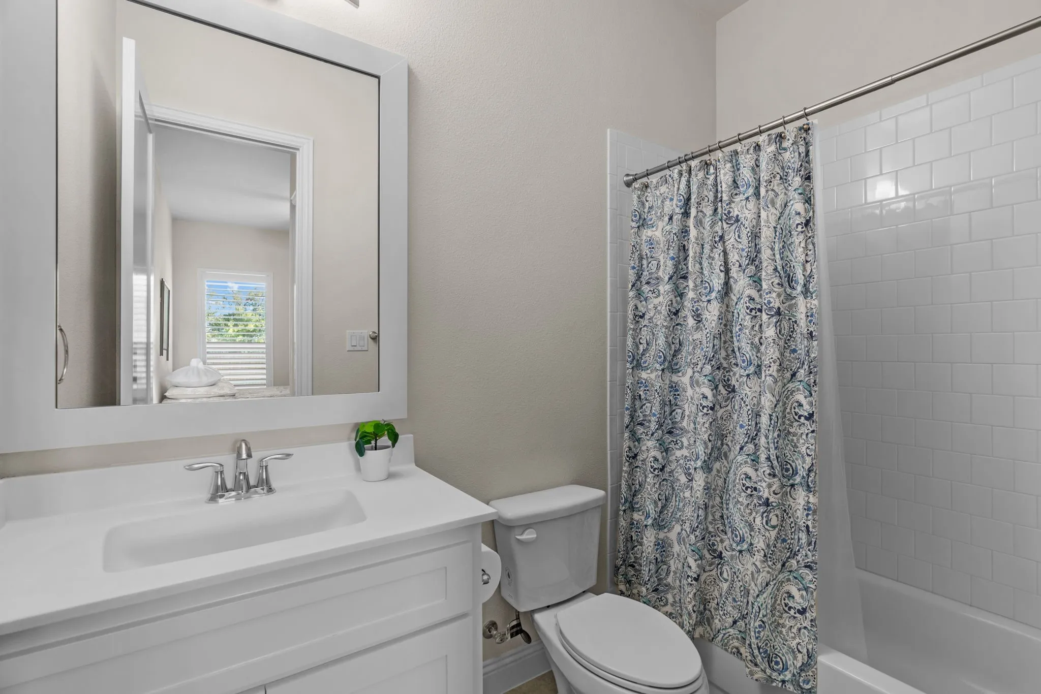 Single Family Residence For Sale in Denton County , 11508 Hickory Falls Drive, Argyle, Texas 76226, 4 Bedroom, 5 Bathroom, 3 Garage spaces, 4,307 Sqft, built in 2020, mls#21375292, Real Estate Agent in Argyle, Homes For Sale in Denton county, Homes For Sale in Argyle, Realtor in Argyle Texas, Real Estate Brokerage Independent Realty Texas, Luminita Cordes Realtor