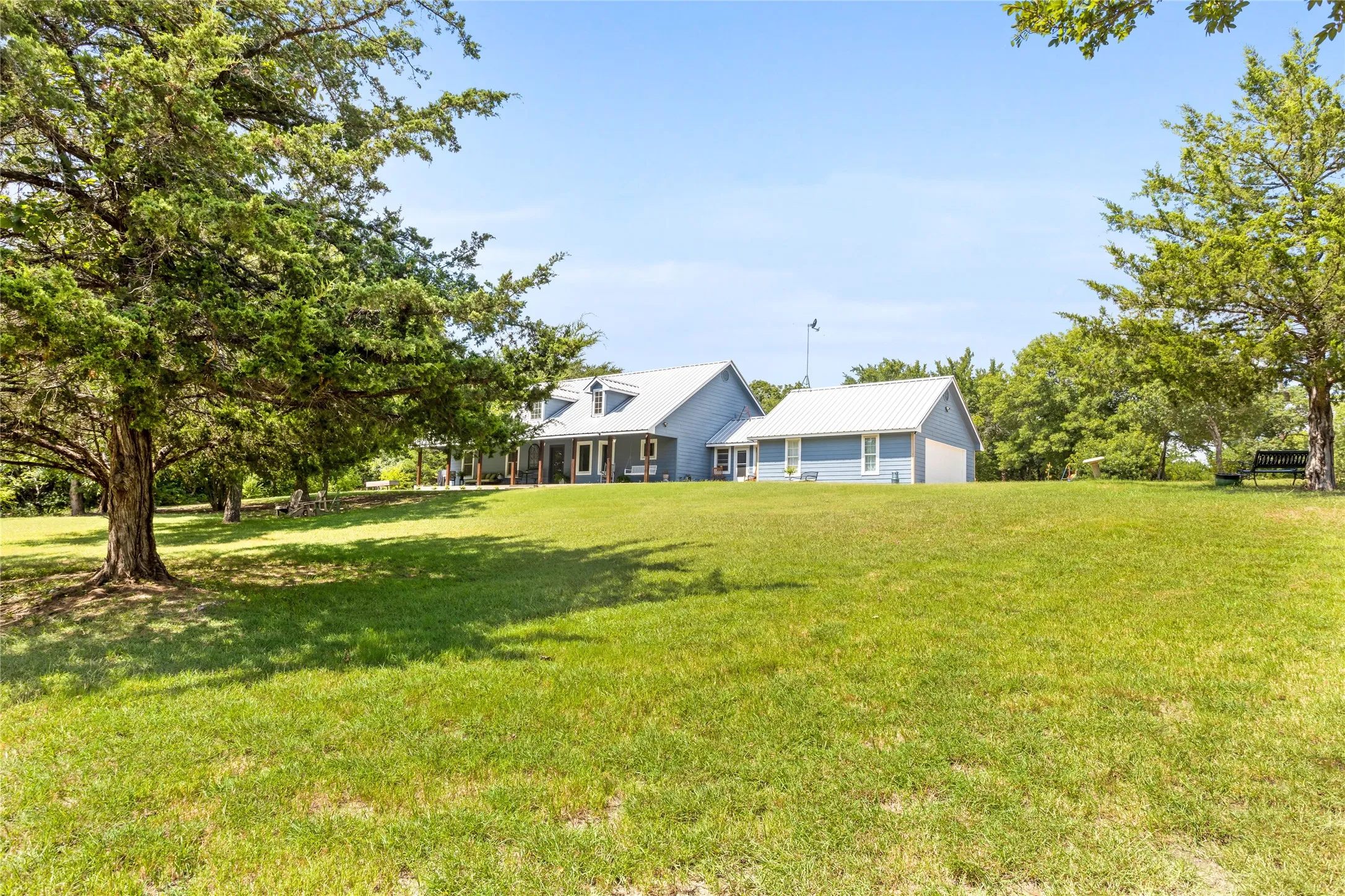 Single Family Residence For Sale in Grayson County , 1088 Bub Hill Road, Whitewright, Texas 75491, 4 Bedroom, 2 Bathroom, 2 Garage spaces, 1,792 Sqft, built in 2003, mls#21383884, Real Estate Agent in Whitewright, Homes For Sale in Grayson county, Homes For Sale in Whitewright, Realtor in Whitewright Texas, Real Estate Brokerage Independent Realty Texas, Luminita Cordes Realtor