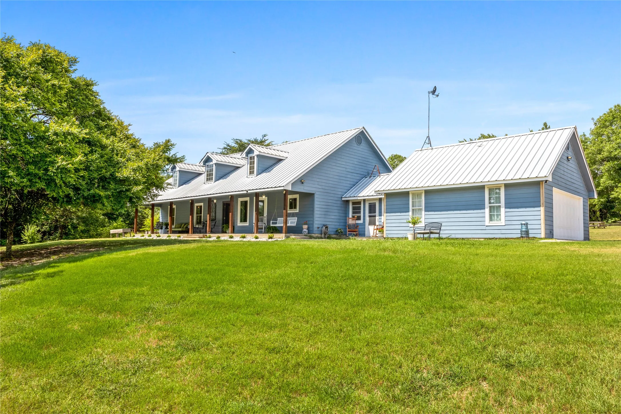 Single Family Residence For Sale in Grayson County , 1088 Bub Hill Road, Whitewright, Texas 75491, 4 Bedroom, 2 Bathroom, 2 Garage spaces, 1,792 Sqft, built in 2003, mls#21383884, Real Estate Agent in Whitewright, Homes For Sale in Grayson county, Homes For Sale in Whitewright, Realtor in Whitewright Texas, Real Estate Brokerage Independent Realty Texas, Luminita Cordes Realtor