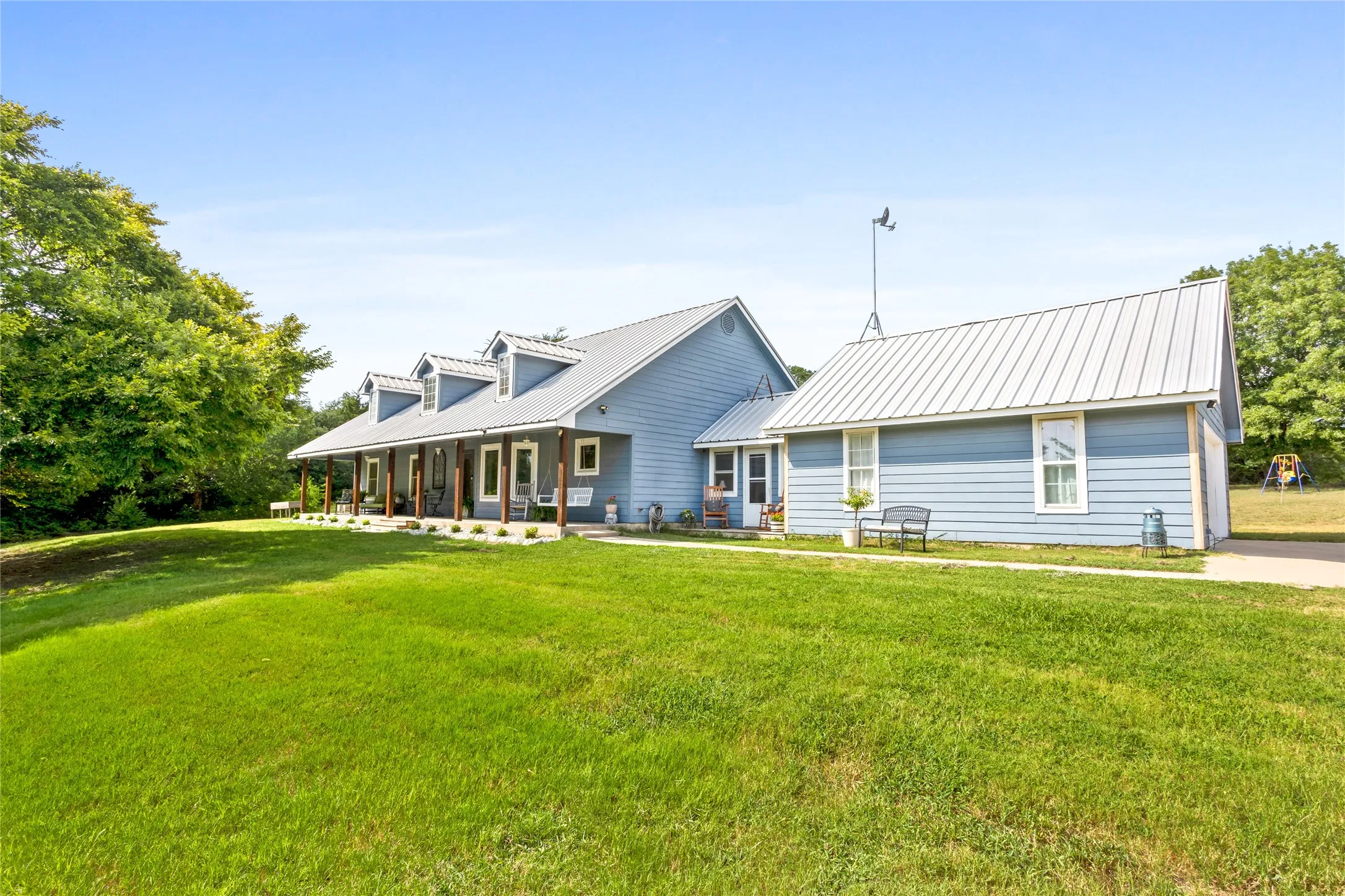 Single Family Residence For Sale in Grayson County , 1088 Bub Hill Road, Whitewright, Texas 75491, 4 Bedroom, 2 Bathroom, 2 Garage spaces, 1,792 Sqft, built in 2003, mls#21383884, Real Estate Agent in Whitewright, Homes For Sale in Grayson county, Homes For Sale in Whitewright, Realtor in Whitewright Texas, Real Estate Brokerage Independent Realty Texas, Luminita Cordes Realtor