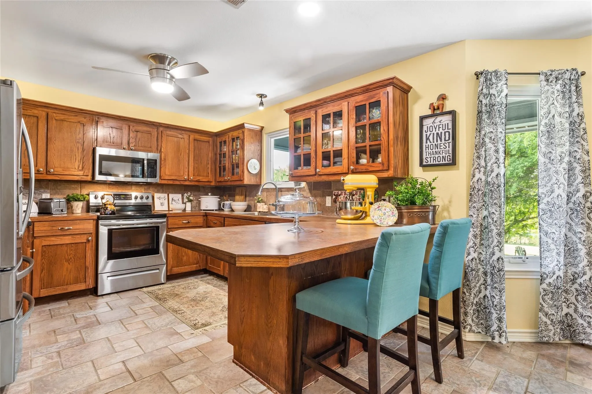 Single Family Residence For Sale in Grayson County , 1088 Bub Hill Road, Whitewright, Texas 75491, 4 Bedroom, 2 Bathroom, 2 Garage spaces, 1,792 Sqft, built in 2003, mls#21383884, Real Estate Agent in Whitewright, Homes For Sale in Grayson county, Homes For Sale in Whitewright, Realtor in Whitewright Texas, Real Estate Brokerage Independent Realty Texas, Luminita Cordes Realtor