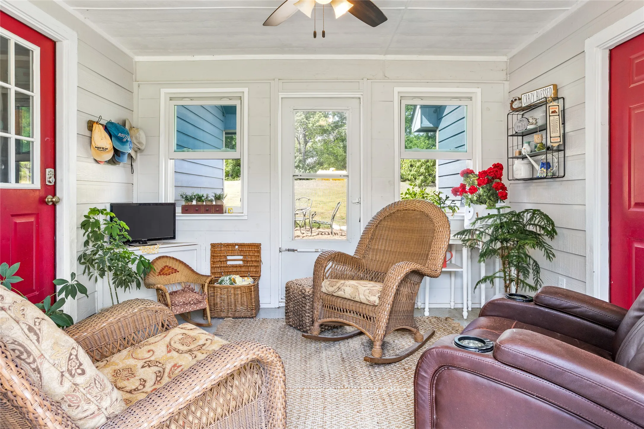 Single Family Residence For Sale in Grayson County , 1088 Bub Hill Road, Whitewright, Texas 75491, 4 Bedroom, 2 Bathroom, 2 Garage spaces, 1,792 Sqft, built in 2003, mls#21383884, Real Estate Agent in Whitewright, Homes For Sale in Grayson county, Homes For Sale in Whitewright, Realtor in Whitewright Texas, Real Estate Brokerage Independent Realty Texas, Luminita Cordes Realtor