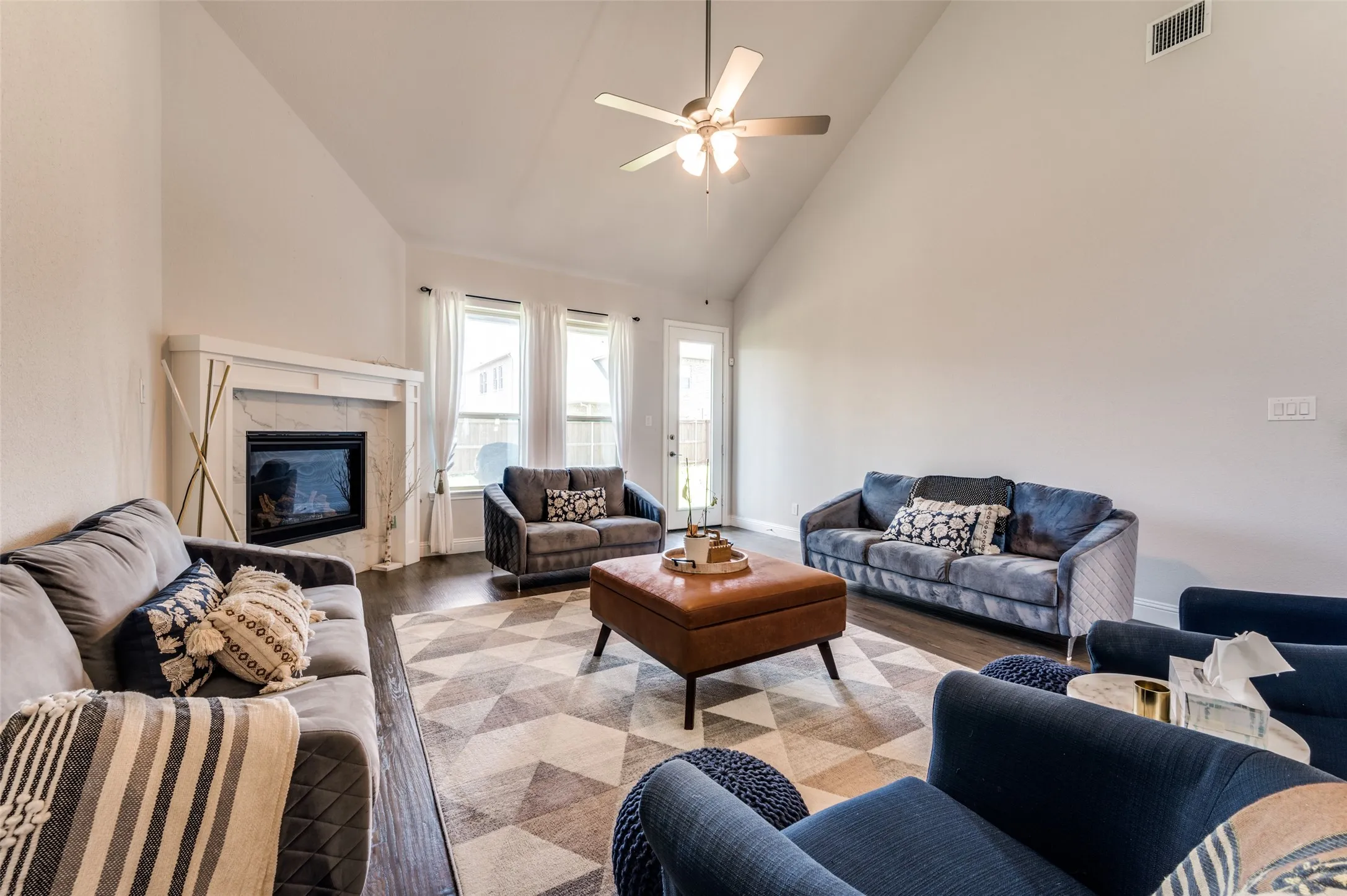 Single Family Residence For Rent in Denton County , 333 Foxthorne Way, Little Elm, Texas 75068, 4 Bedroom, 4 Bathroom, 2 Garage spaces, 3,499 Sqft, built in 2021, mls#21383889, Real Estate Agent in Little Elm, Homes For Rent in Denton county, Homes For Rent in Little Elm, Realtor in Little Elm Texas, Real Estate Brokerage Independent Realty Texas, Luminita Cordes Realtor