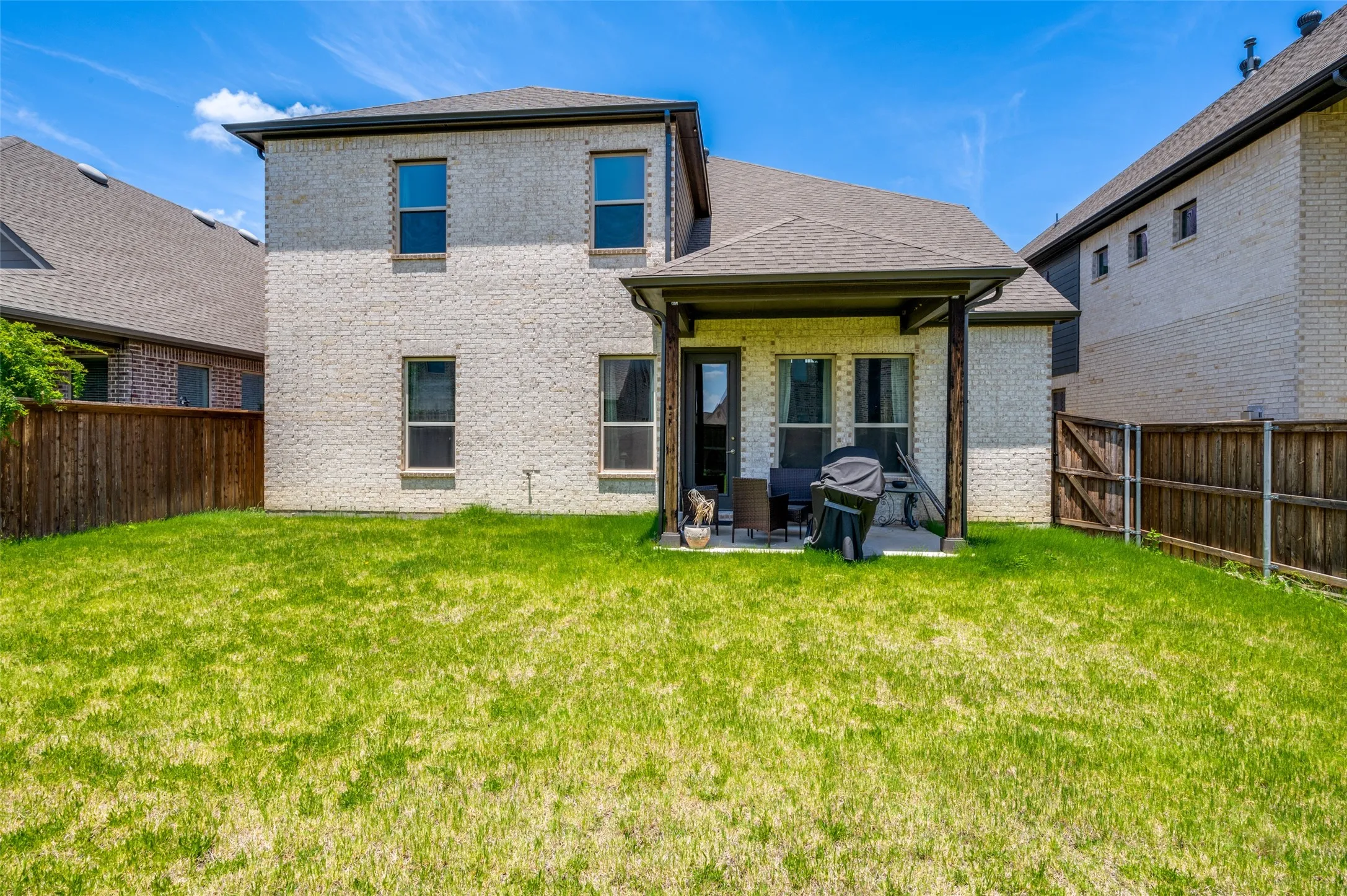 Single Family Residence For Rent in Denton County , 333 Foxthorne Way, Little Elm, Texas 75068, 4 Bedroom, 4 Bathroom, 2 Garage spaces, 3,499 Sqft, built in 2021, mls#21383889, Real Estate Agent in Little Elm, Homes For Rent in Denton county, Homes For Rent in Little Elm, Realtor in Little Elm Texas, Real Estate Brokerage Independent Realty Texas, Luminita Cordes Realtor