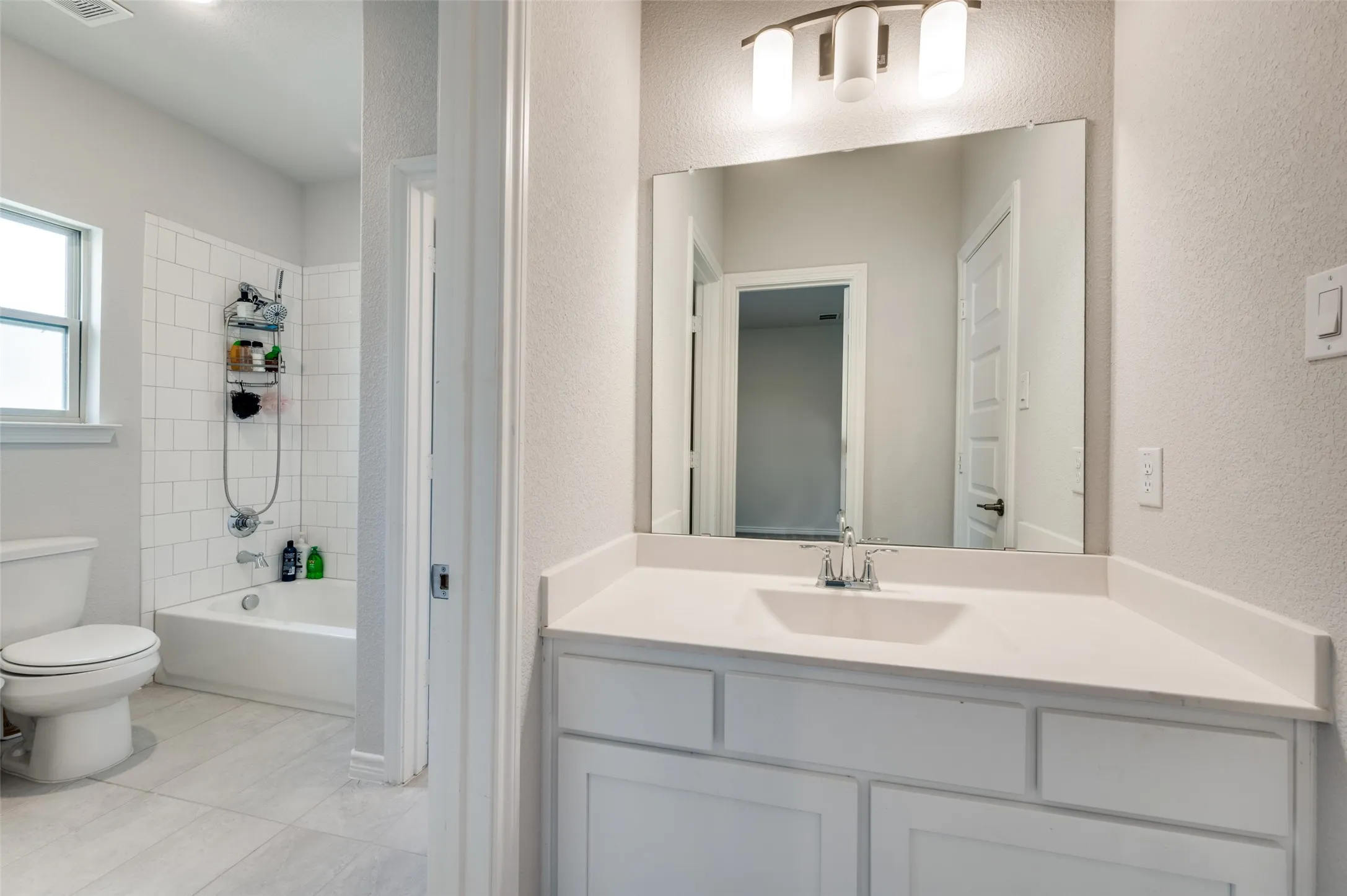 Single Family Residence For Rent in Denton County , 333 Foxthorne Way, Little Elm, Texas 75068, 4 Bedroom, 4 Bathroom, 2 Garage spaces, 3,499 Sqft, built in 2021, mls#21383889, Real Estate Agent in Little Elm, Homes For Rent in Denton county, Homes For Rent in Little Elm, Realtor in Little Elm Texas, Real Estate Brokerage Independent Realty Texas, Luminita Cordes Realtor