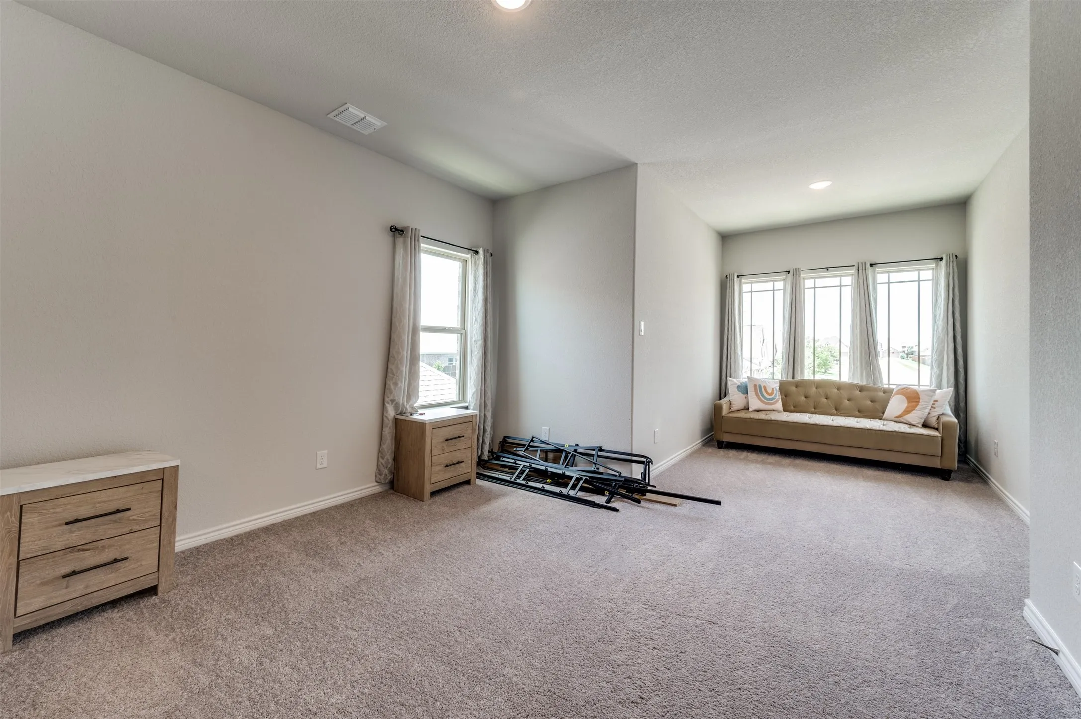 Single Family Residence For Rent in Denton County , 333 Foxthorne Way, Little Elm, Texas 75068, 4 Bedroom, 4 Bathroom, 2 Garage spaces, 3,499 Sqft, built in 2021, mls#21383889, Real Estate Agent in Little Elm, Homes For Rent in Denton county, Homes For Rent in Little Elm, Realtor in Little Elm Texas, Real Estate Brokerage Independent Realty Texas, Luminita Cordes Realtor