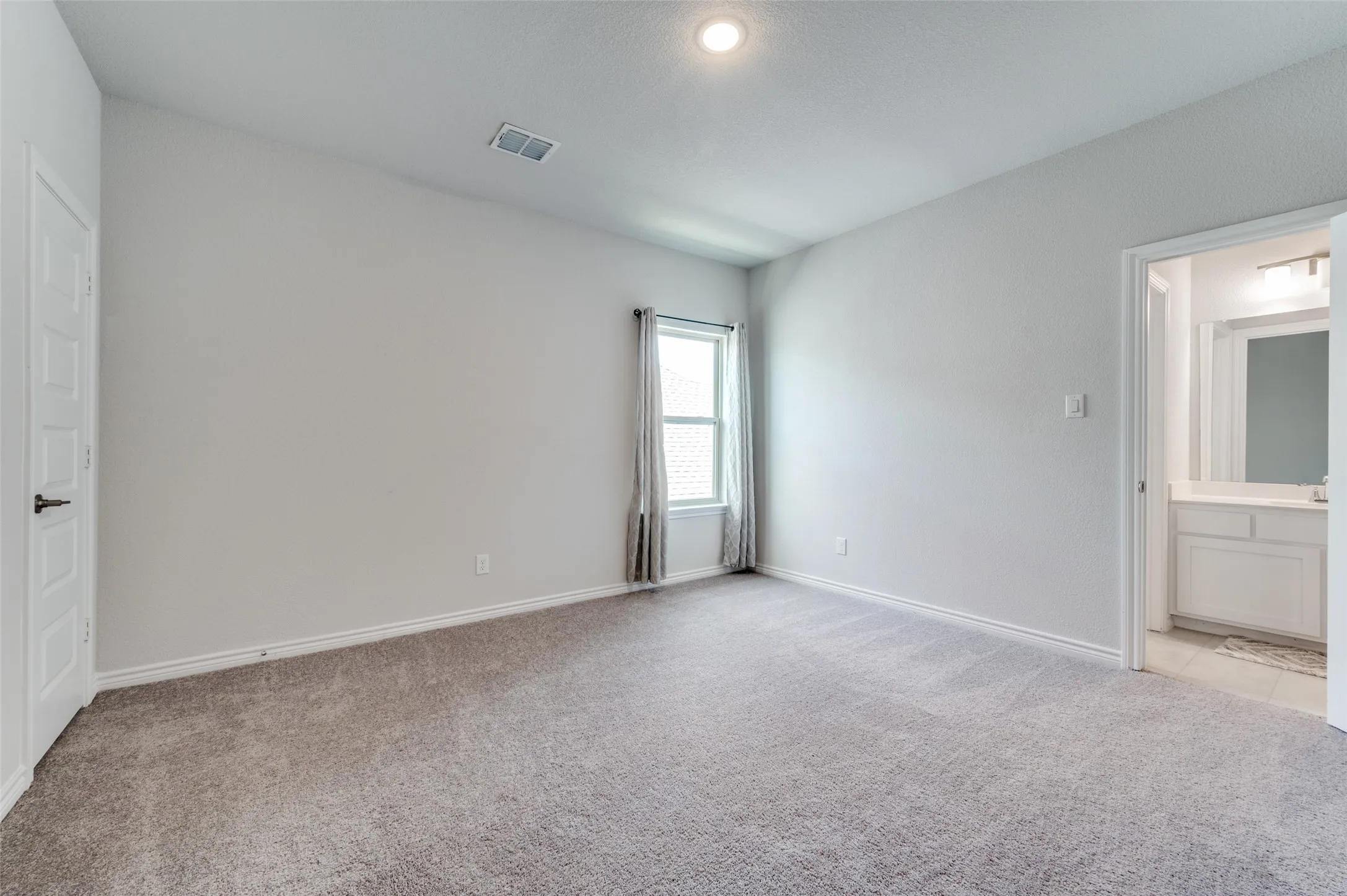 Single Family Residence For Rent in Denton County , 333 Foxthorne Way, Little Elm, Texas 75068, 4 Bedroom, 4 Bathroom, 2 Garage spaces, 3,499 Sqft, built in 2021, mls#21383889, Real Estate Agent in Little Elm, Homes For Rent in Denton county, Homes For Rent in Little Elm, Realtor in Little Elm Texas, Real Estate Brokerage Independent Realty Texas, Luminita Cordes Realtor