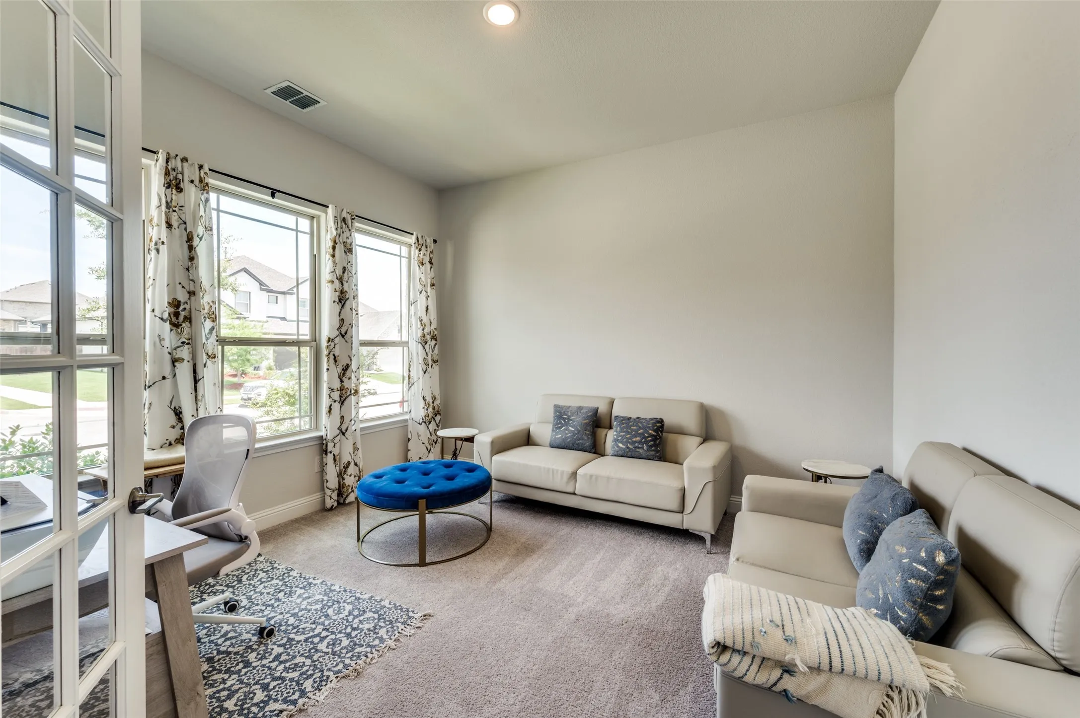 Single Family Residence For Rent in Denton County , 333 Foxthorne Way, Little Elm, Texas 75068, 4 Bedroom, 4 Bathroom, 2 Garage spaces, 3,499 Sqft, built in 2021, mls#21383889, Real Estate Agent in Little Elm, Homes For Rent in Denton county, Homes For Rent in Little Elm, Realtor in Little Elm Texas, Real Estate Brokerage Independent Realty Texas, Luminita Cordes Realtor