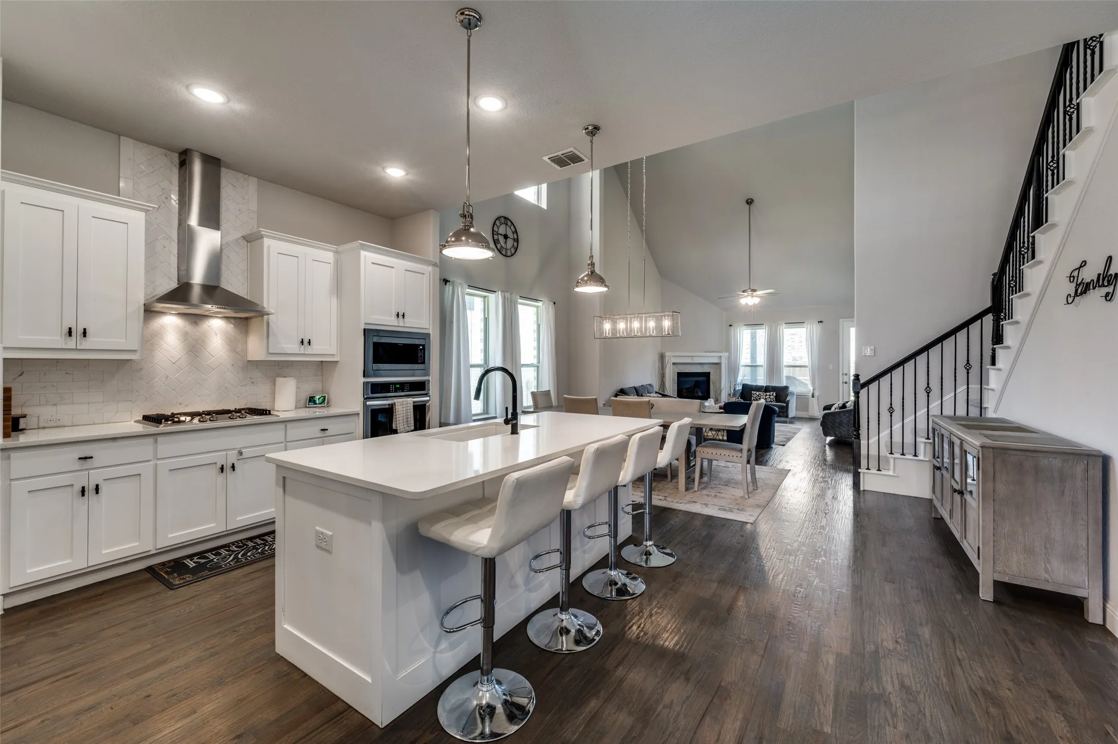 Single Family Residence For Rent in Denton County , 333 Foxthorne Way, Little Elm, Texas 75068, 4 Bedroom, 4 Bathroom, 2 Garage spaces, 3,499 Sqft, built in 2021, mls#21383889, Real Estate Agent in Little Elm, Homes For Rent in Denton county, Homes For Rent in Little Elm, Realtor in Little Elm Texas, Real Estate Brokerage Independent Realty Texas, Luminita Cordes Realtor