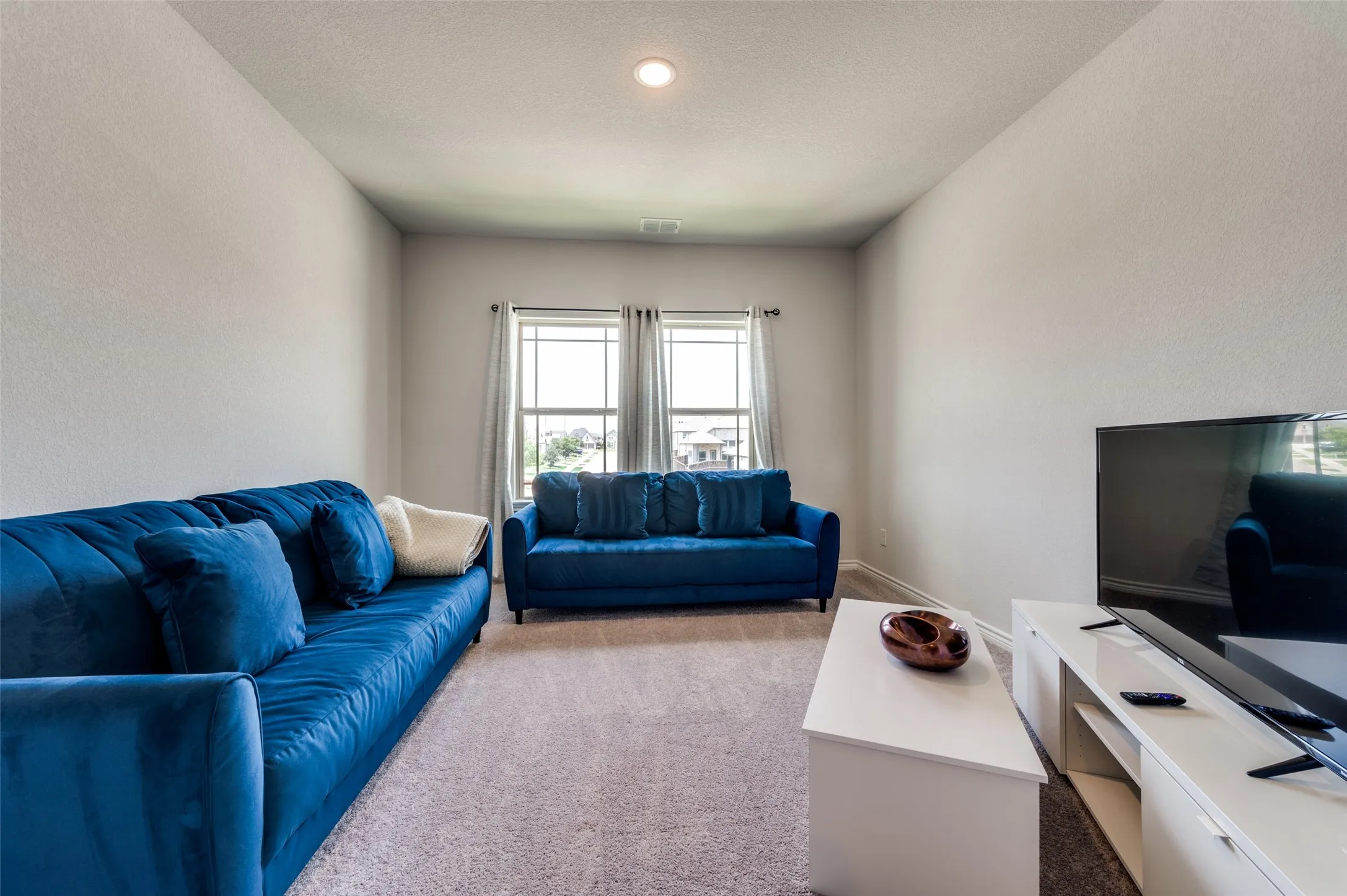 Single Family Residence For Rent in Denton County , 333 Foxthorne Way, Little Elm, Texas 75068, 4 Bedroom, 4 Bathroom, 2 Garage spaces, 3,499 Sqft, built in 2021, mls#21383889, Real Estate Agent in Little Elm, Homes For Rent in Denton county, Homes For Rent in Little Elm, Realtor in Little Elm Texas, Real Estate Brokerage Independent Realty Texas, Luminita Cordes Realtor