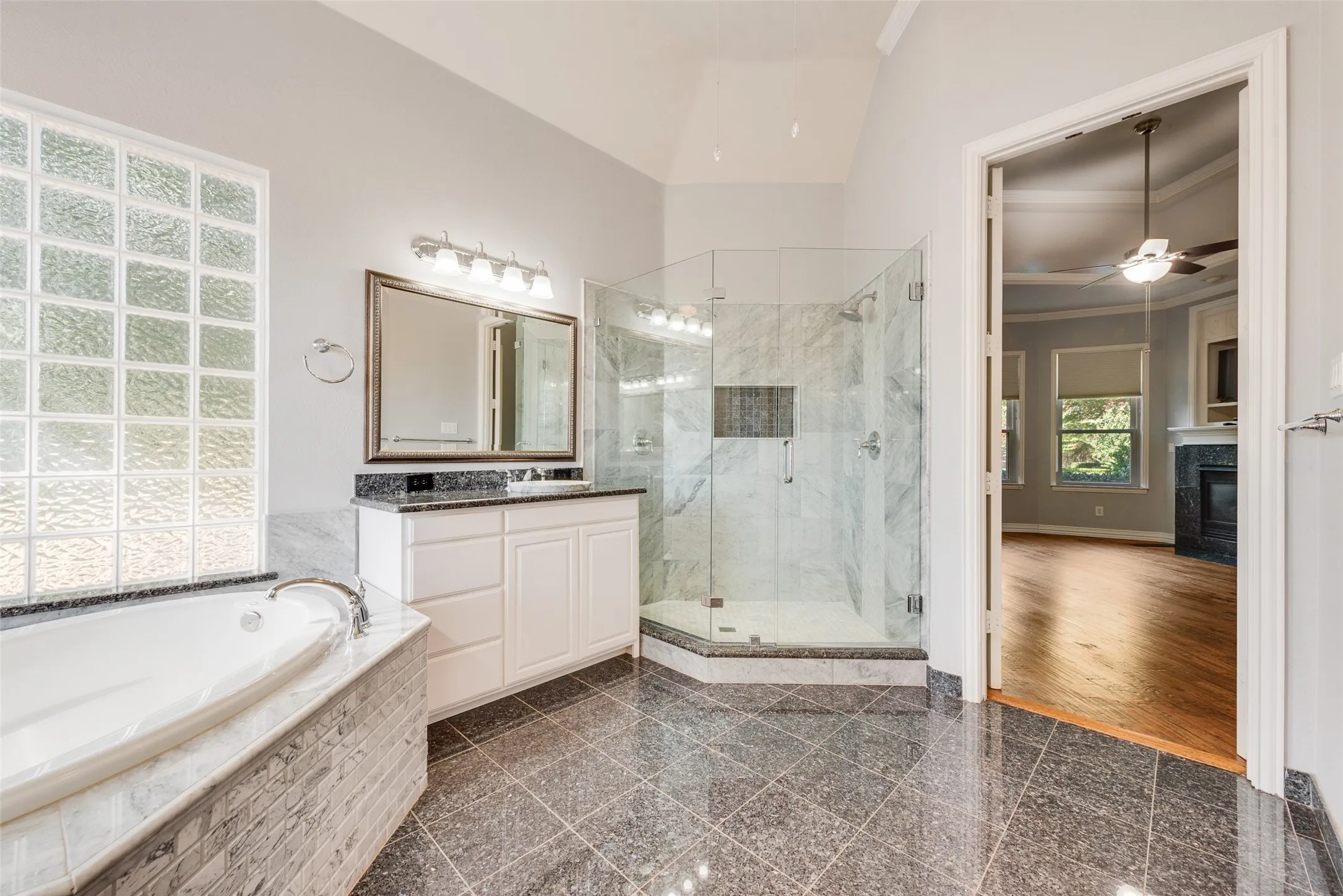 GARDEN TUB, DUEL SINKS, DUEL HEAD SHOWER