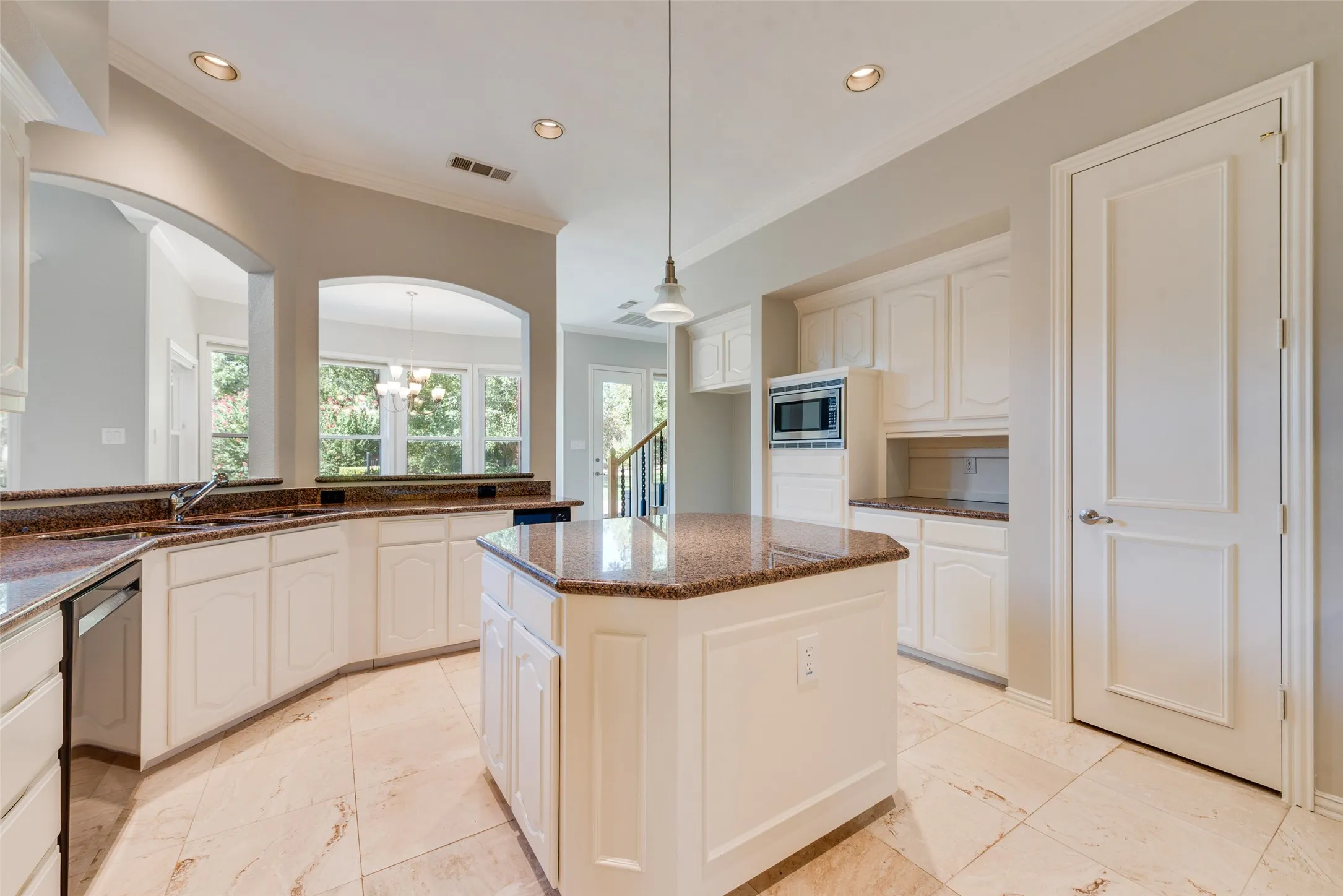 Single Family Residence For Sale in Denton County , 2816 Guardian Court, Flower Mound, Texas 75022, 5 Bedroom, 4 Bathroom, 3 Garage spaces, 4,448 Sqft, built in 1998, mls#21381620, Real Estate Agent in Flower Mound, Homes For Sale in Denton county, Homes For Sale in Flower Mound, Realtor in Flower Mound Texas, Real Estate Brokerage Independent Realty Texas, Luminita Cordes Realtor