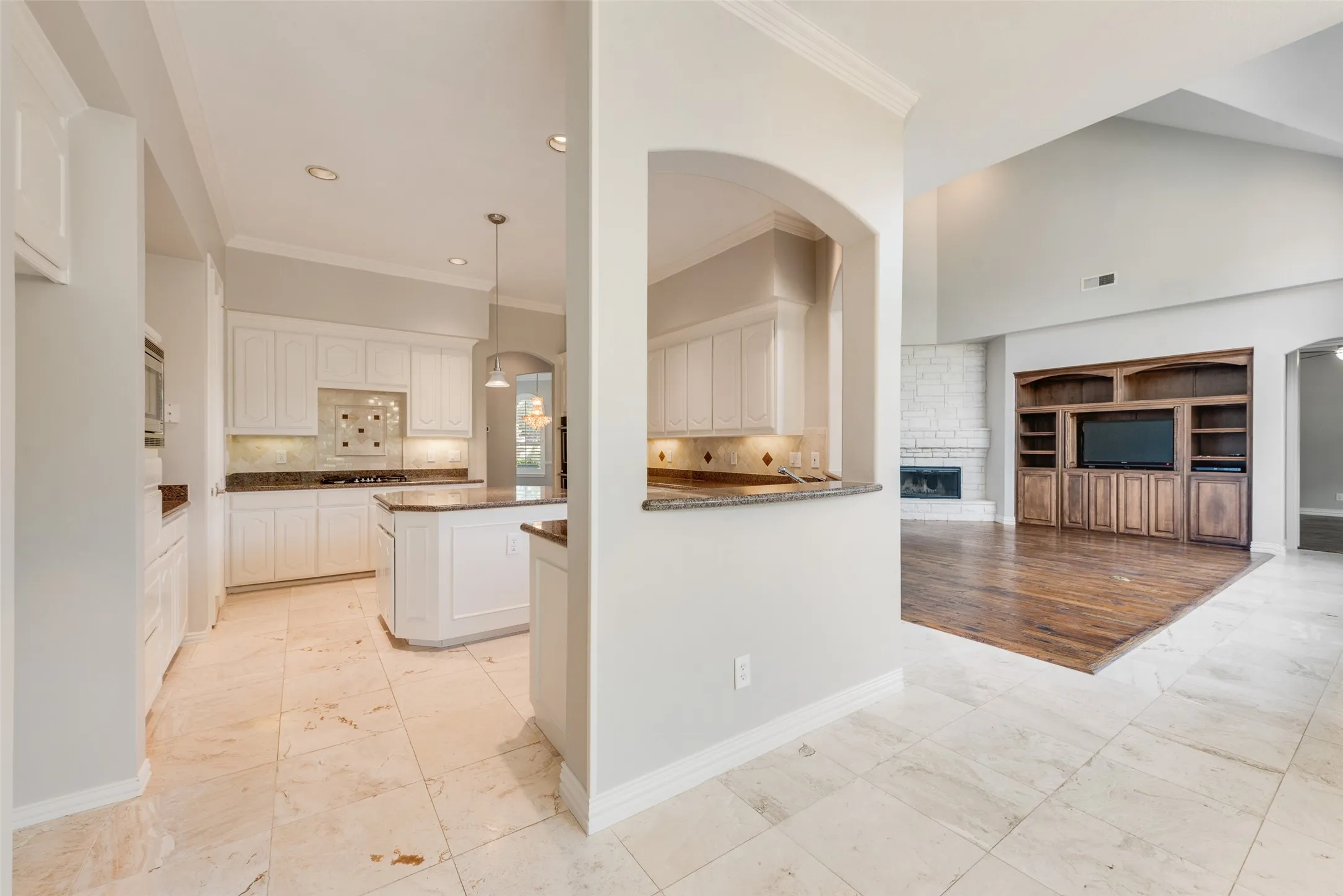 TRAVERTINE FLOORING