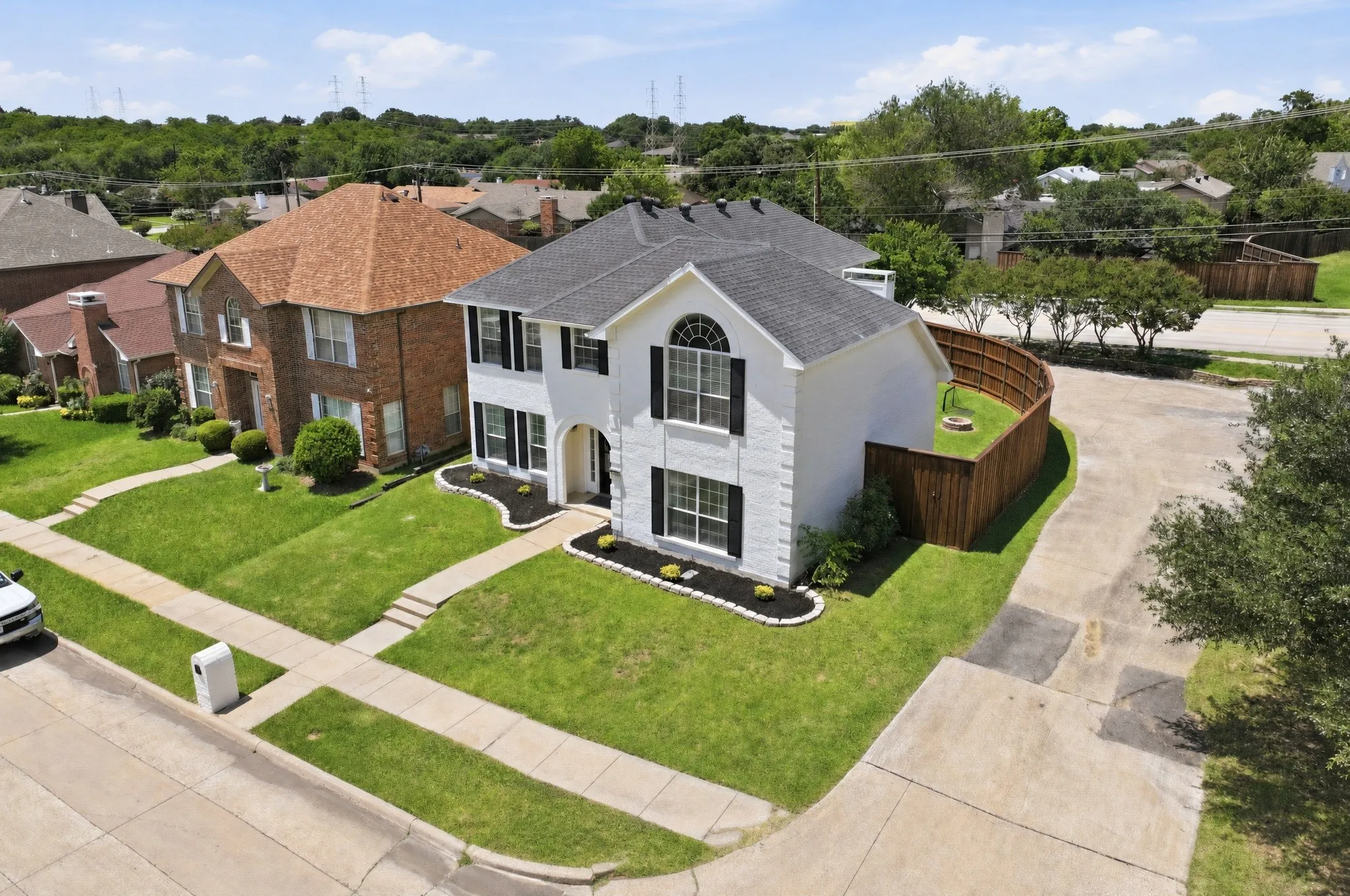 Single Family Residence For Sale in Dallas County , 1415 Sutton Drive, Carrollton, Texas 75006, 3 Bedroom, 3 Bathroom, 2 Garage spaces, 2,808 Sqft, built in 1990, mls#21383894, Real Estate Agent in Carrollton, Homes For Sale in Dallas county, Homes For Sale in Carrollton, Realtor in Carrollton Texas, Real Estate Brokerage Independent Realty Texas, Luminita Cordes Realtor