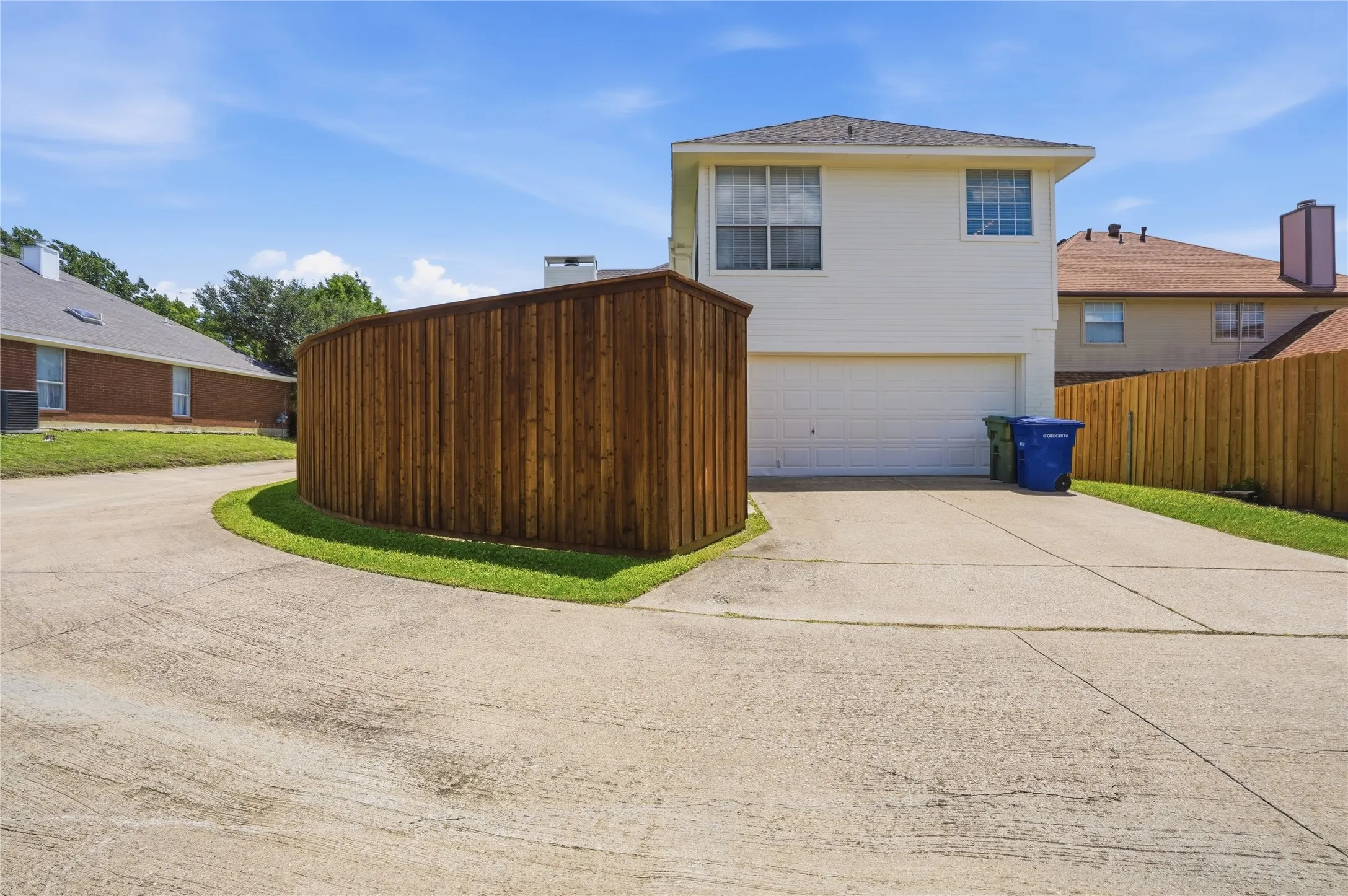 Single Family Residence For Sale in Dallas County , 1415 Sutton Drive, Carrollton, Texas 75006, 3 Bedroom, 3 Bathroom, 2 Garage spaces, 2,808 Sqft, built in 1990, mls#21383894, Real Estate Agent in Carrollton, Homes For Sale in Dallas county, Homes For Sale in Carrollton, Realtor in Carrollton Texas, Real Estate Brokerage Independent Realty Texas, Luminita Cordes Realtor