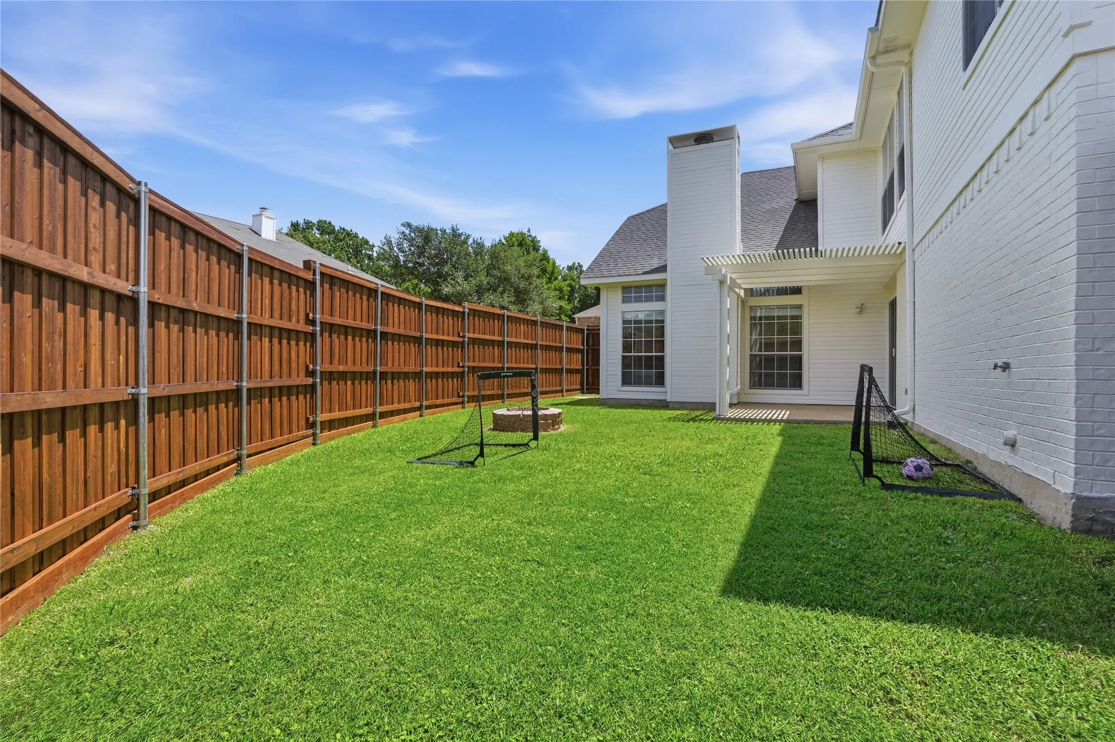 Single Family Residence For Sale in Dallas County , 1415 Sutton Drive, Carrollton, Texas 75006, 3 Bedroom, 3 Bathroom, 2 Garage spaces, 2,808 Sqft, built in 1990, mls#21383894, Real Estate Agent in Carrollton, Homes For Sale in Dallas county, Homes For Sale in Carrollton, Realtor in Carrollton Texas, Real Estate Brokerage Independent Realty Texas, Luminita Cordes Realtor