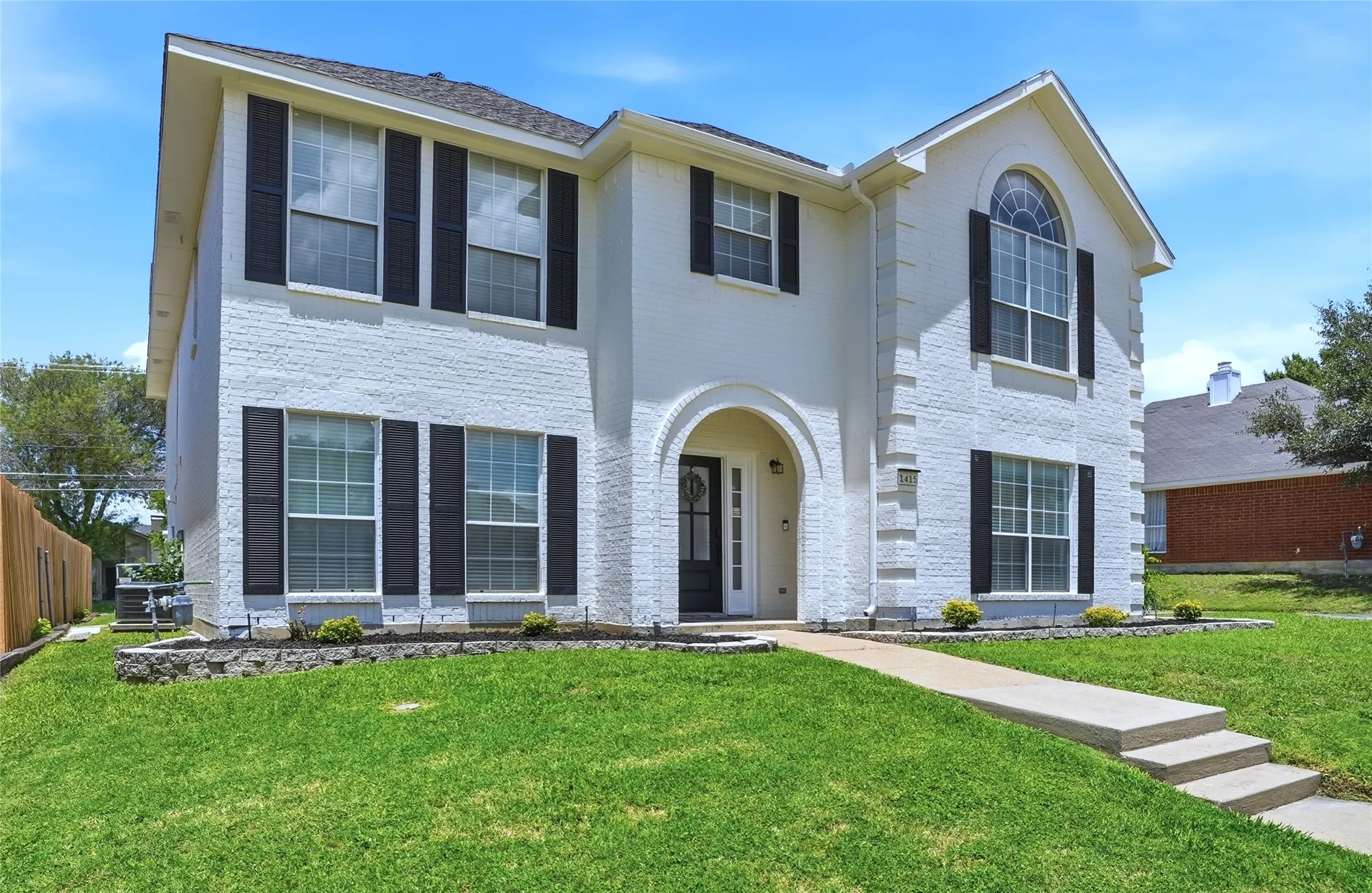 Single Family Residence For Sale in Dallas County , 1415 Sutton Drive, Carrollton, Texas 75006, 3 Bedroom, 3 Bathroom, 2 Garage spaces, 2,808 Sqft, built in 1990, mls#21383894, Real Estate Agent in Carrollton, Homes For Sale in Dallas county, Homes For Sale in Carrollton, Realtor in Carrollton Texas, Real Estate Brokerage Independent Realty Texas, Luminita Cordes Realtor