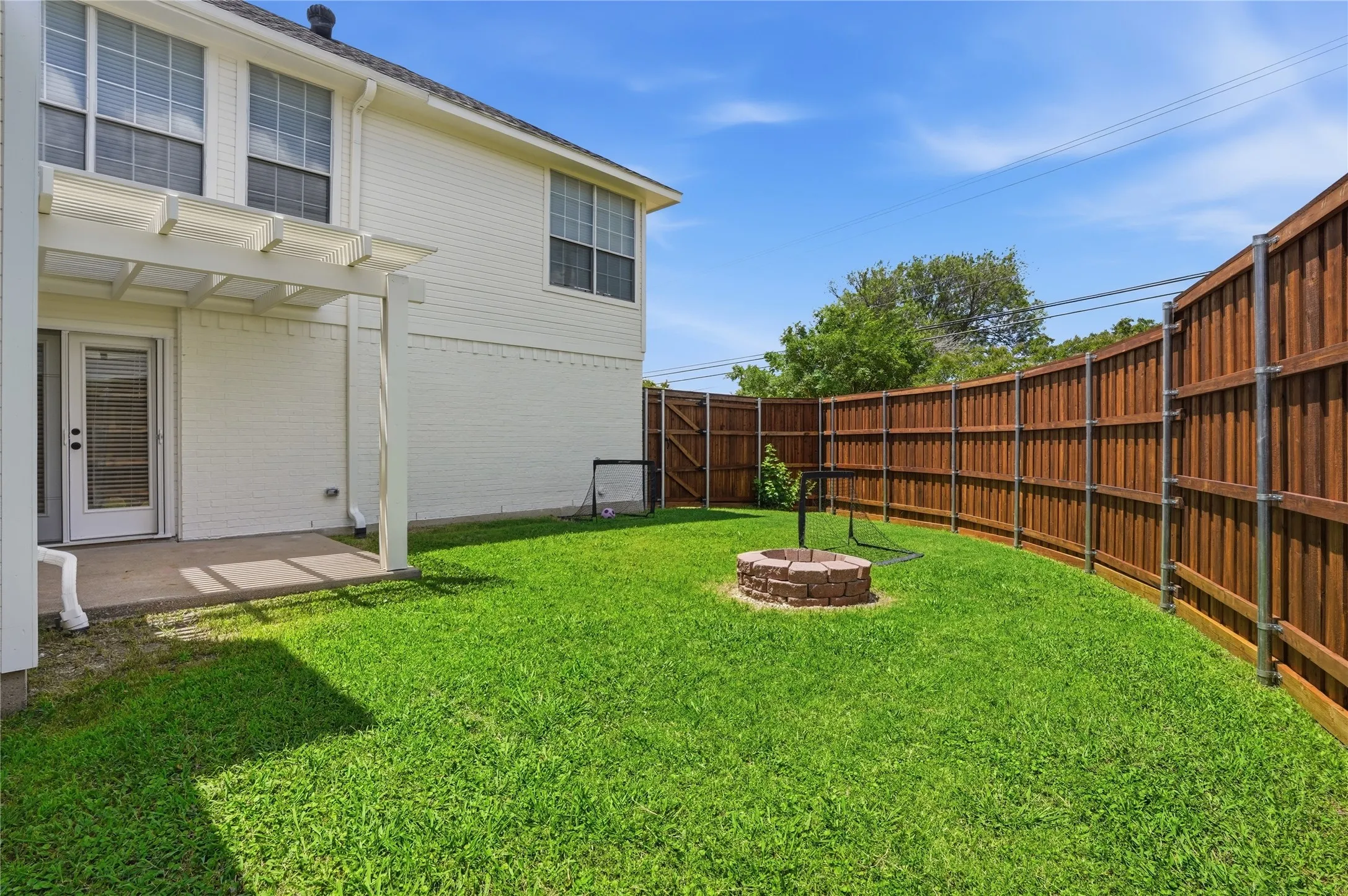 Single Family Residence For Sale in Dallas County , 1415 Sutton Drive, Carrollton, Texas 75006, 3 Bedroom, 3 Bathroom, 2 Garage spaces, 2,808 Sqft, built in 1990, mls#21383894, Real Estate Agent in Carrollton, Homes For Sale in Dallas county, Homes For Sale in Carrollton, Realtor in Carrollton Texas, Real Estate Brokerage Independent Realty Texas, Luminita Cordes Realtor