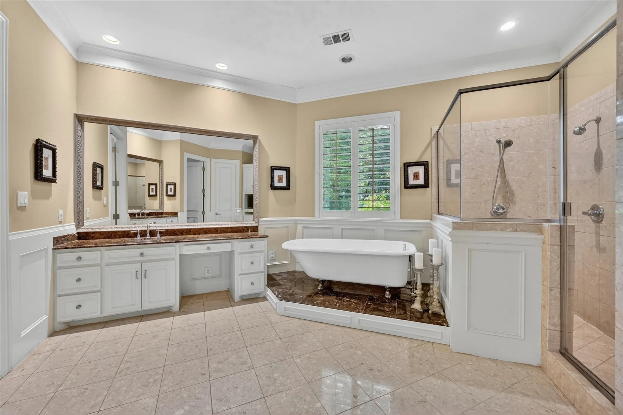 Single Family Residence For Sale in Collin County , 731 Creekwood Drive N, Fairview, Texas 75069, 4 Bedroom, 4 Bathroom, 3 Garage spaces, 4,576 Sqft, built in 2000, mls#21364962, Real Estate Agent in Fairview, Homes For Sale in Collin county, Homes For Sale in Fairview, Realtor in Fairview Texas, Real Estate Brokerage Independent Realty Texas, Luminita Cordes Realtor