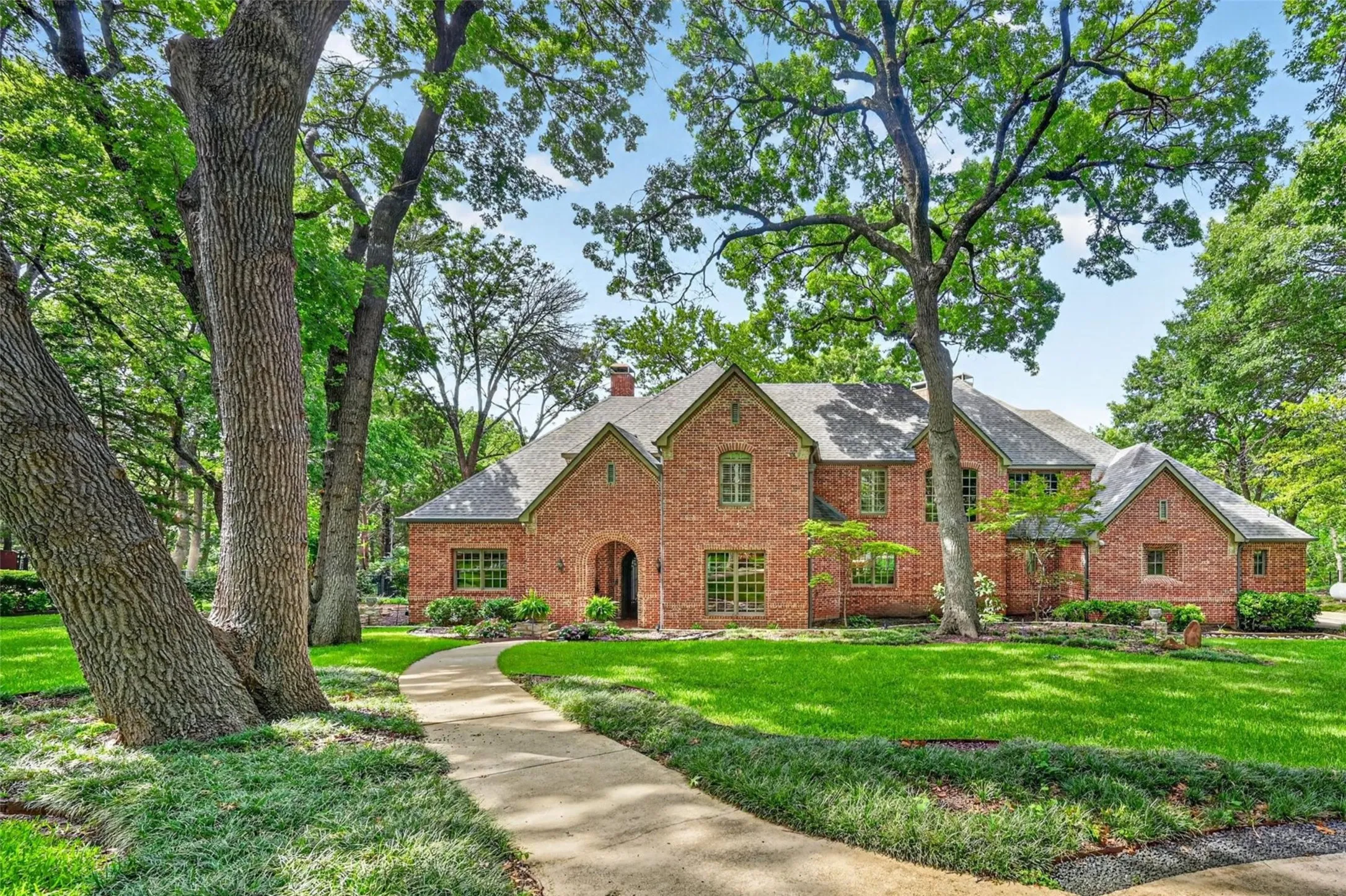 Single Family Residence For Sale in Collin County , 731 Creekwood Drive N, Fairview, Texas 75069, 4 Bedroom, 4 Bathroom, 3 Garage spaces, 4,576 Sqft, built in 2000, mls#21364962, Real Estate Agent in Fairview, Homes For Sale in Collin county, Homes For Sale in Fairview, Realtor in Fairview Texas, Real Estate Brokerage Independent Realty Texas, Luminita Cordes Realtor