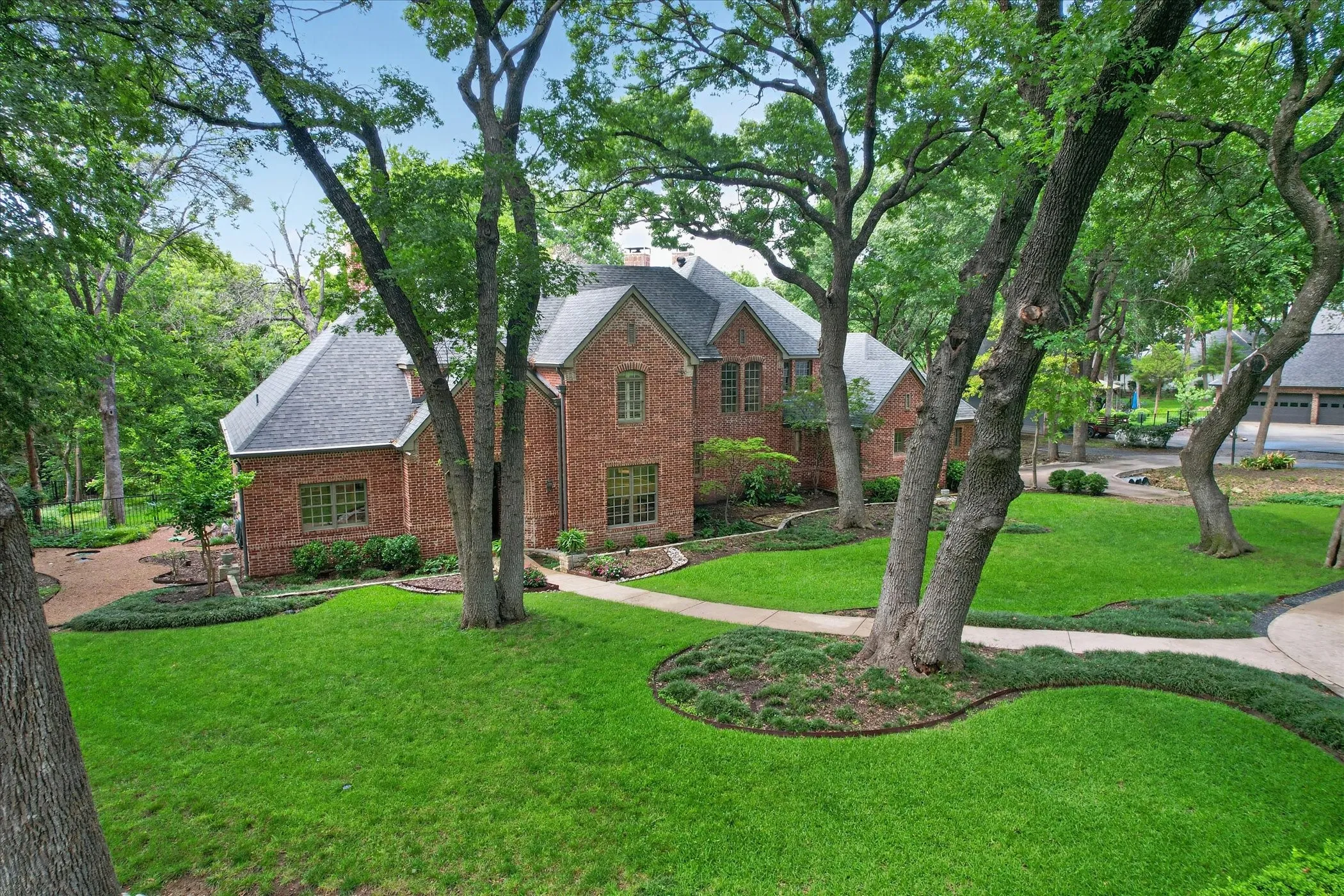 Single Family Residence For Sale in Collin County , 731 Creekwood Drive N, Fairview, Texas 75069, 4 Bedroom, 4 Bathroom, 3 Garage spaces, 4,576 Sqft, built in 2000, mls#21364962, Real Estate Agent in Fairview, Homes For Sale in Collin county, Homes For Sale in Fairview, Realtor in Fairview Texas, Real Estate Brokerage Independent Realty Texas, Luminita Cordes Realtor