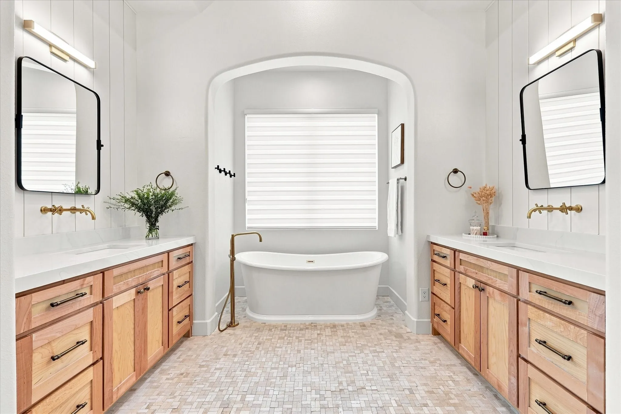 Single Family Residence For Sale in Denton County , 12967 Mahogany Court, Frisco, Texas 75033, 6 Bedroom, 7 Bathroom, 3 Garage spaces, 5,577 Sqft, built in 2014, mls#21380919, Real Estate Agent in Frisco, Homes For Sale in Denton county, Homes For Sale in Frisco, Realtor in Frisco Texas, Real Estate Brokerage Independent Realty Texas, Luminita Cordes Realtor