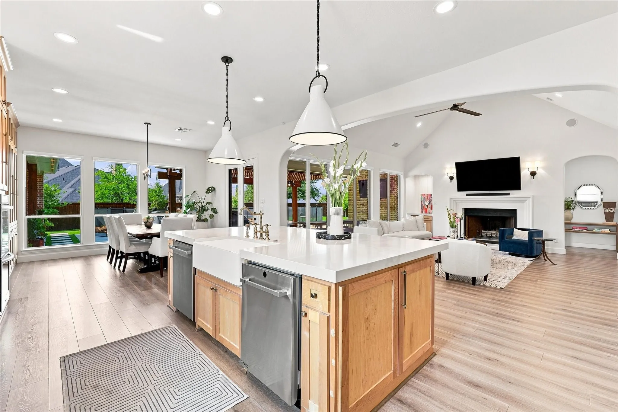 Single Family Residence For Sale in Denton County , 12967 Mahogany Court, Frisco, Texas 75033, 6 Bedroom, 7 Bathroom, 3 Garage spaces, 5,577 Sqft, built in 2014, mls#21380919, Real Estate Agent in Frisco, Homes For Sale in Denton county, Homes For Sale in Frisco, Realtor in Frisco Texas, Real Estate Brokerage Independent Realty Texas, Luminita Cordes Realtor