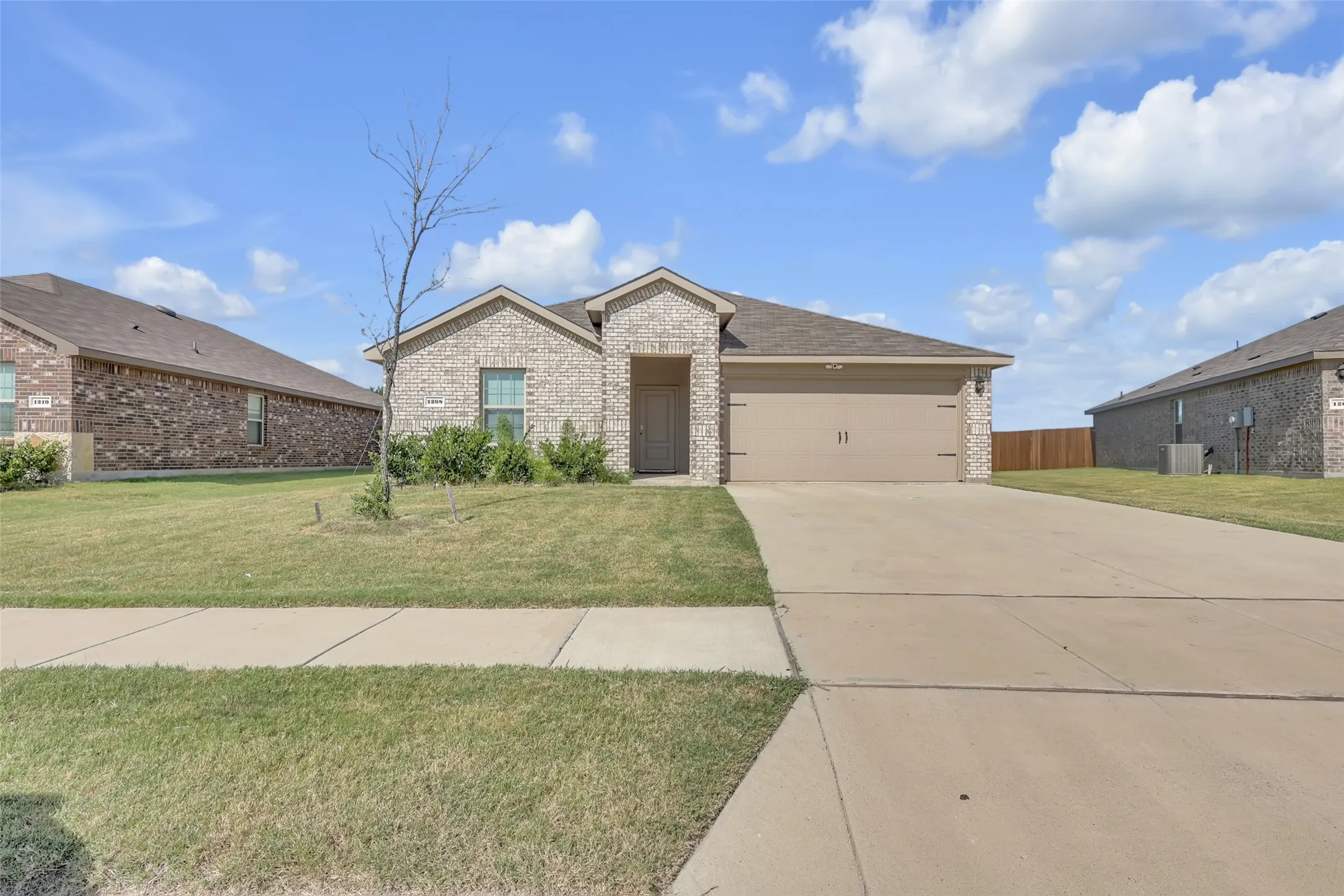 Single Family Residence For Rent in Collin County , 1208 Community Way, Royse City, Texas 75189, 4 Bedroom, 2 Bathroom, 2 Garage spaces, 2,081 Sqft, built in 2022, mls#21383218, Real Estate Agent in Royse City, Homes For Rent in Collin county, Homes For Rent in Royse City, Realtor in Royse City Texas, Real Estate Brokerage Independent Realty Texas, Luminita Cordes Realtor