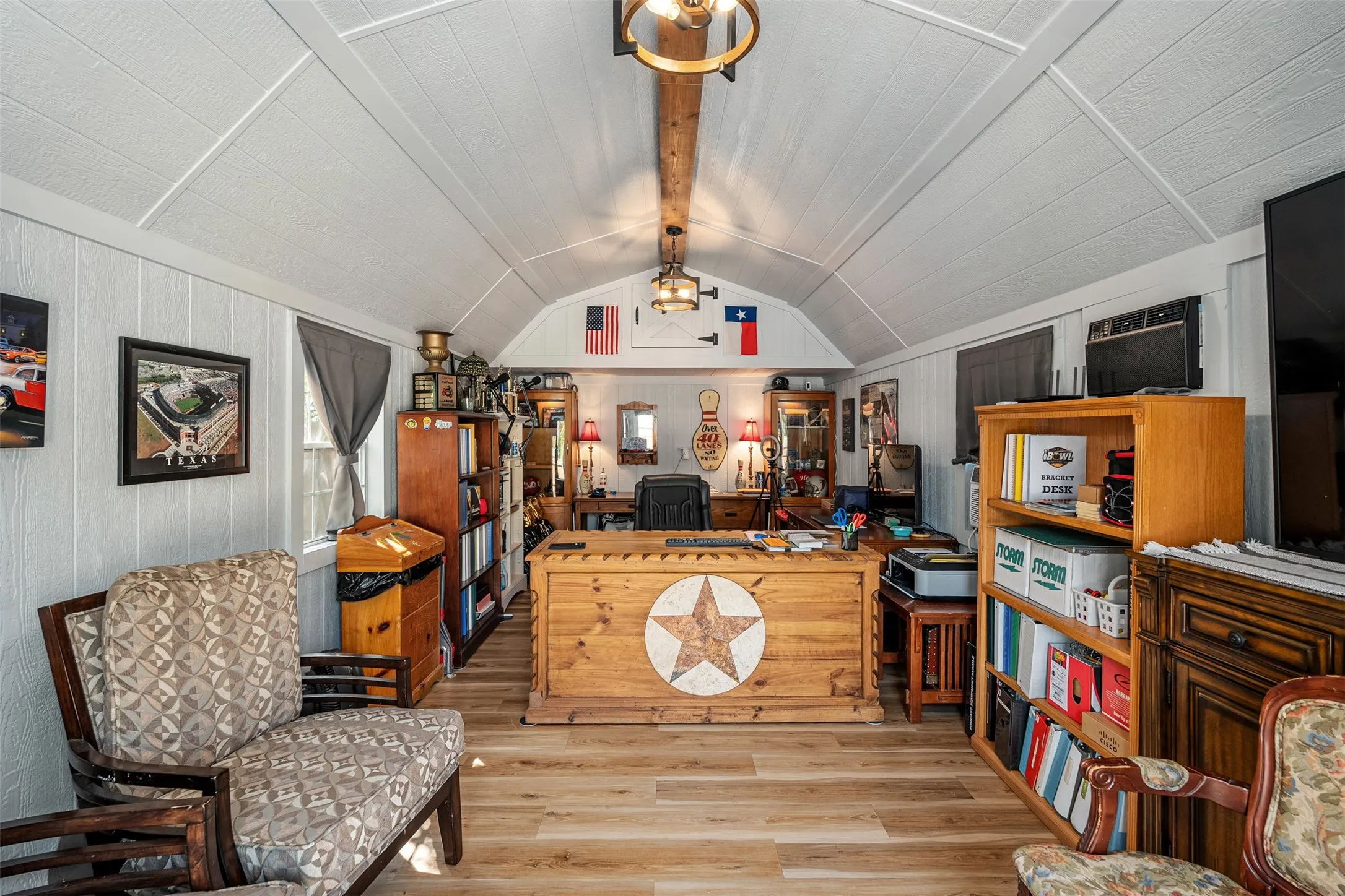 Outside flex space with heat and air, bedroom, office, she shed or anything you can image