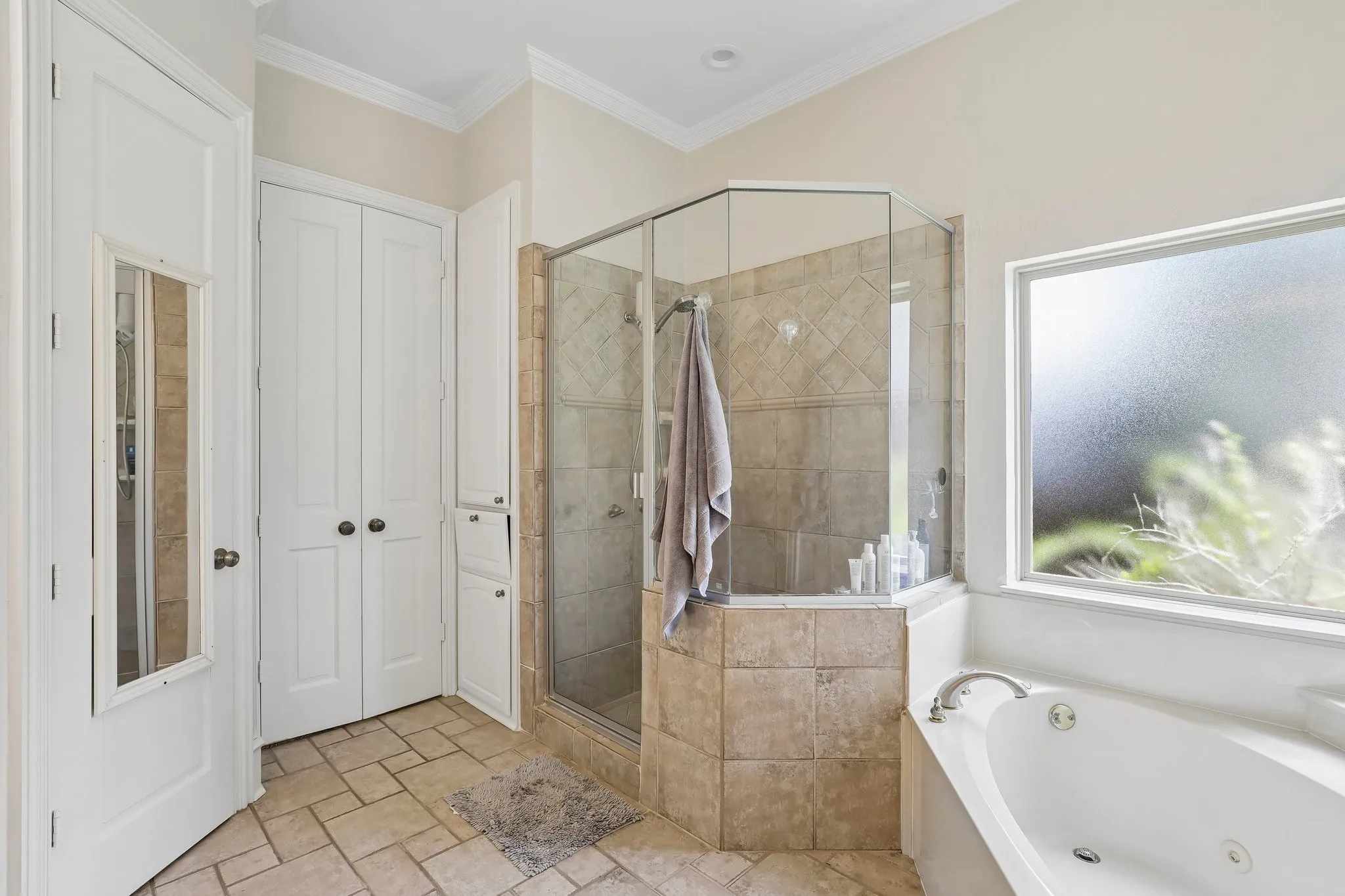 Single Family Residence For Sale in Rockwall County , 812 White Buffalo Lane, Heath, Texas 75032, 4 Bedroom, 5 Bathroom, 3 Garage spaces, 4,012 Sqft, built in 2000, mls#21383665, Real Estate Agent in Heath, Homes For Sale in Rockwall county, Homes For Sale in Heath, Realtor in Heath Texas, Real Estate Brokerage Independent Realty Texas, Luminita Cordes Realtor
